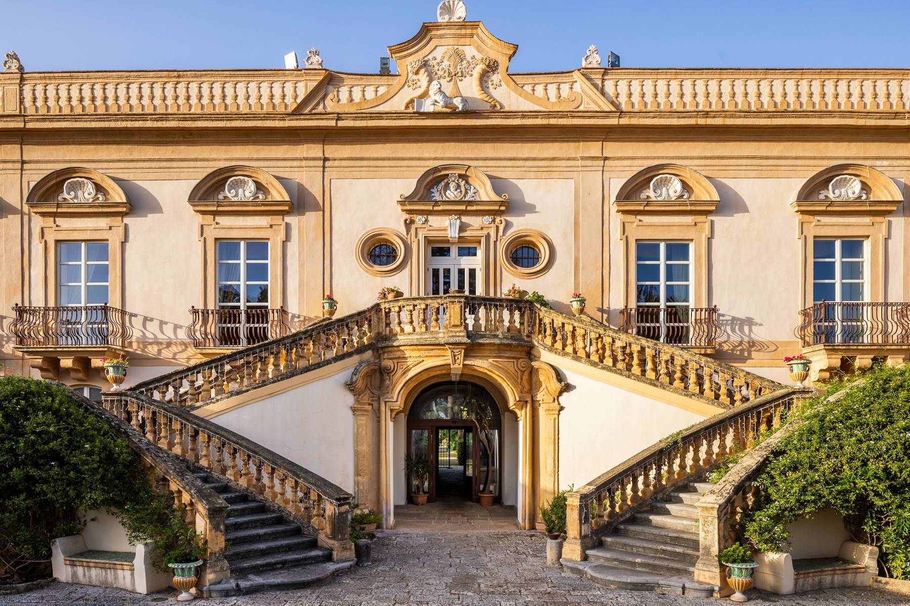 Elegant historical residence with enchanting private garden