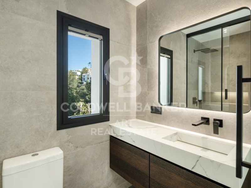 Benahavís, Andalusia, ES, 5 Bedrooms Bedrooms, ,5 BathroomsBathrooms,Residential,For Sale,1768656