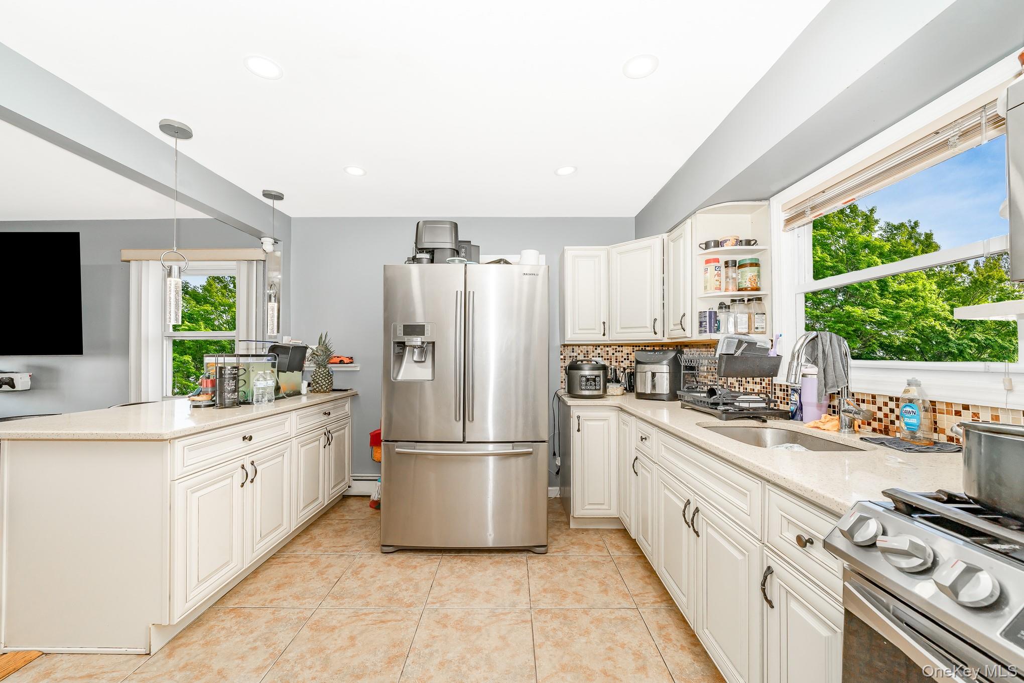 Freeport, New York, 11520, United States, 5 Bedrooms Bedrooms, ,3 BathroomsBathrooms,Residential,For Sale,1977897