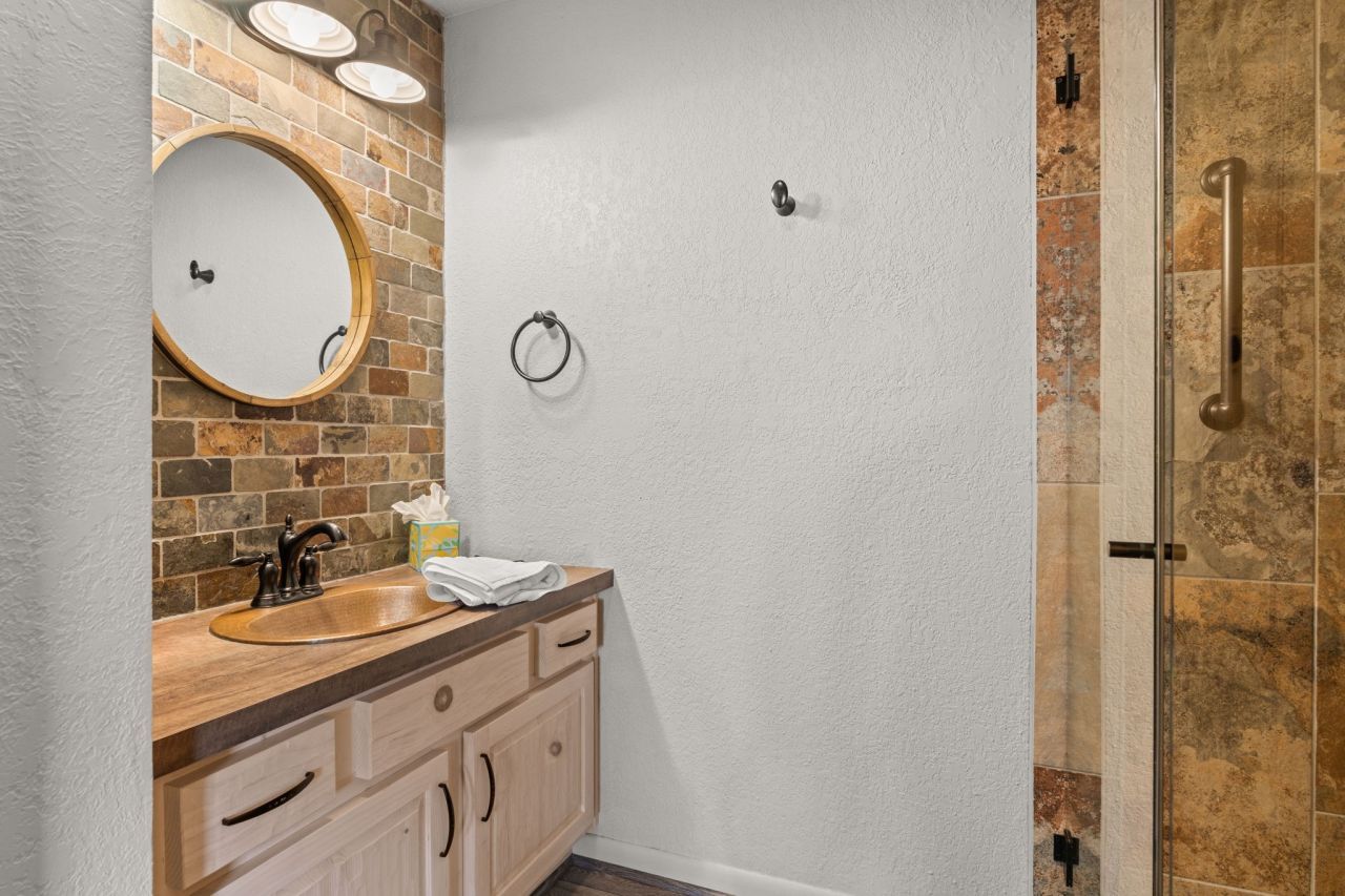 Santa Fe, New Mexico, 87501, United States, 2 Bedrooms Bedrooms, ,3 BathroomsBathrooms,Residential,For Sale,1959101