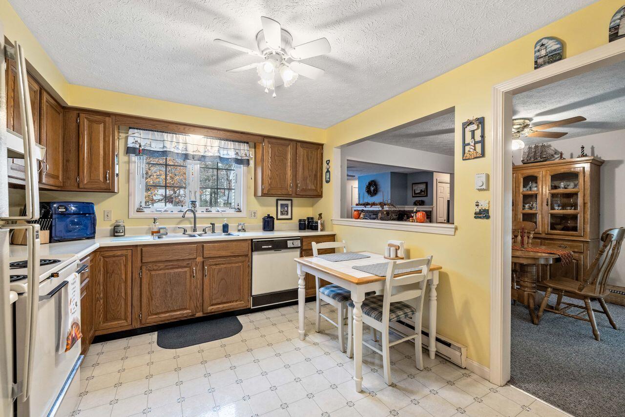 Kennebunk, Maine, 04043, United States, 4 Bedrooms Bedrooms, ,3 BathroomsBathrooms,Residential,For Sale,1989009