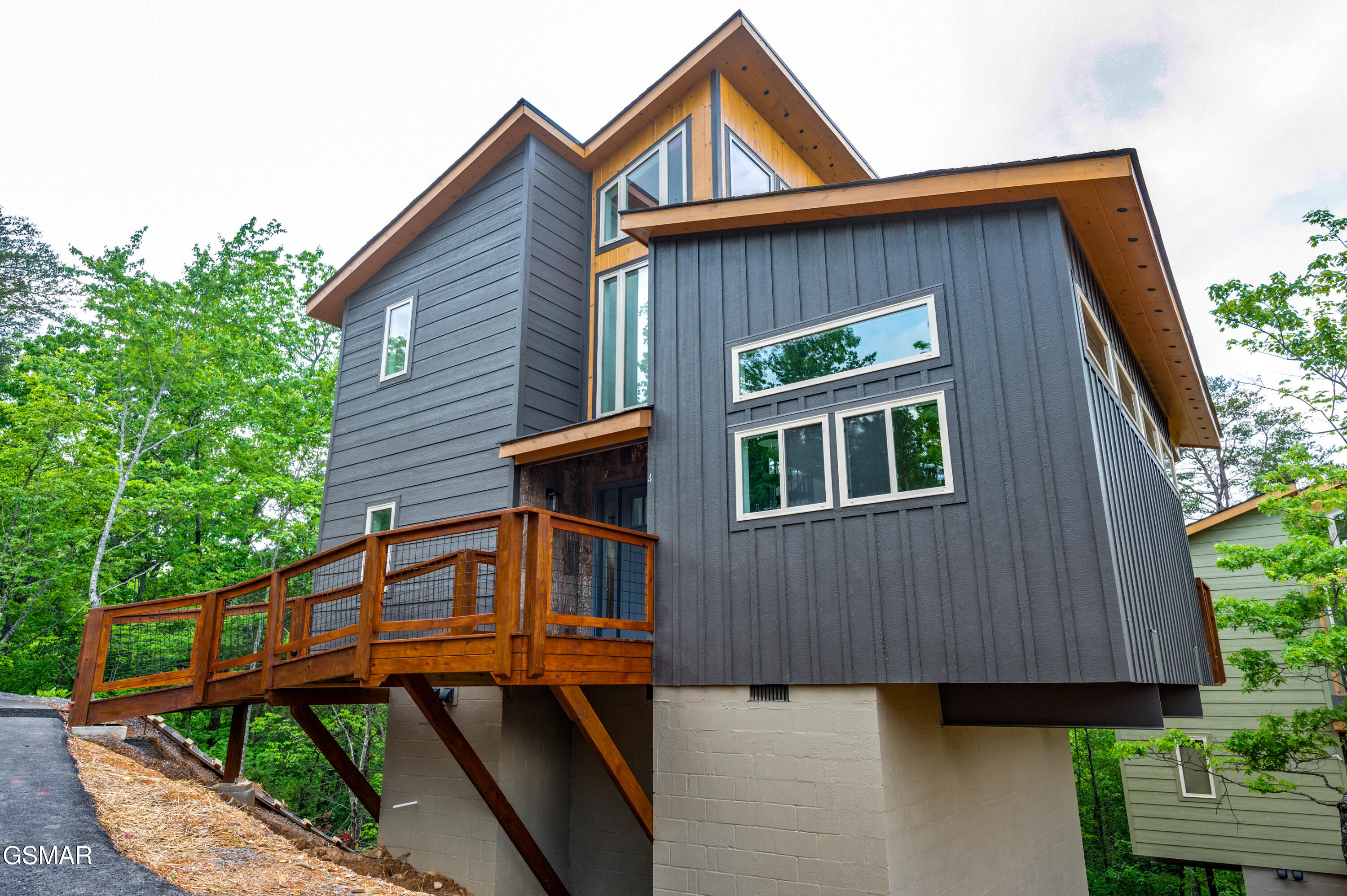 Pigeon Forge, Tennessee, 37863, United States, 2 Bedrooms Bedrooms, ,2 BathroomsBathrooms,Residential,For Sale,1872130