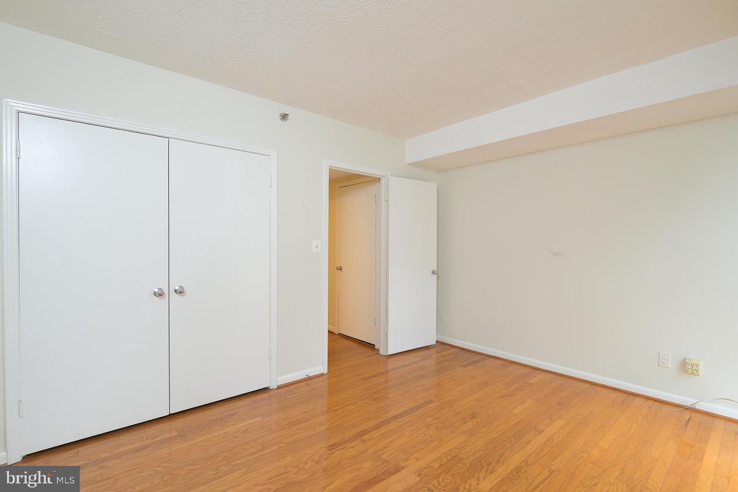 Arlington, Virginia, 22204, United States, 2 Bedrooms Bedrooms, ,2 BathroomsBathrooms,Residential,For Sale,1996960