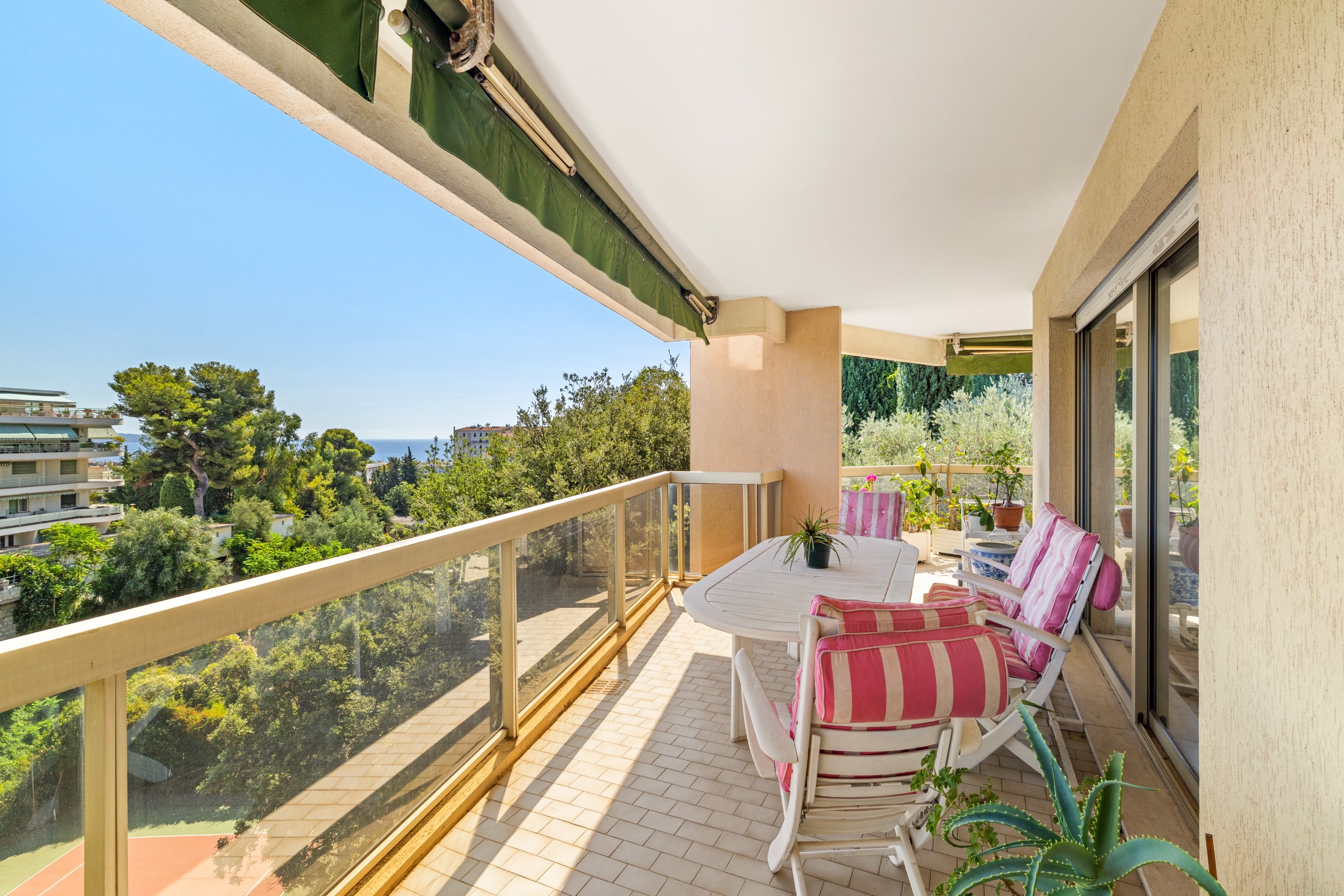  Nice Fabron, three bedroom apartment to renovate with terraces in a residence w… - 物件實景