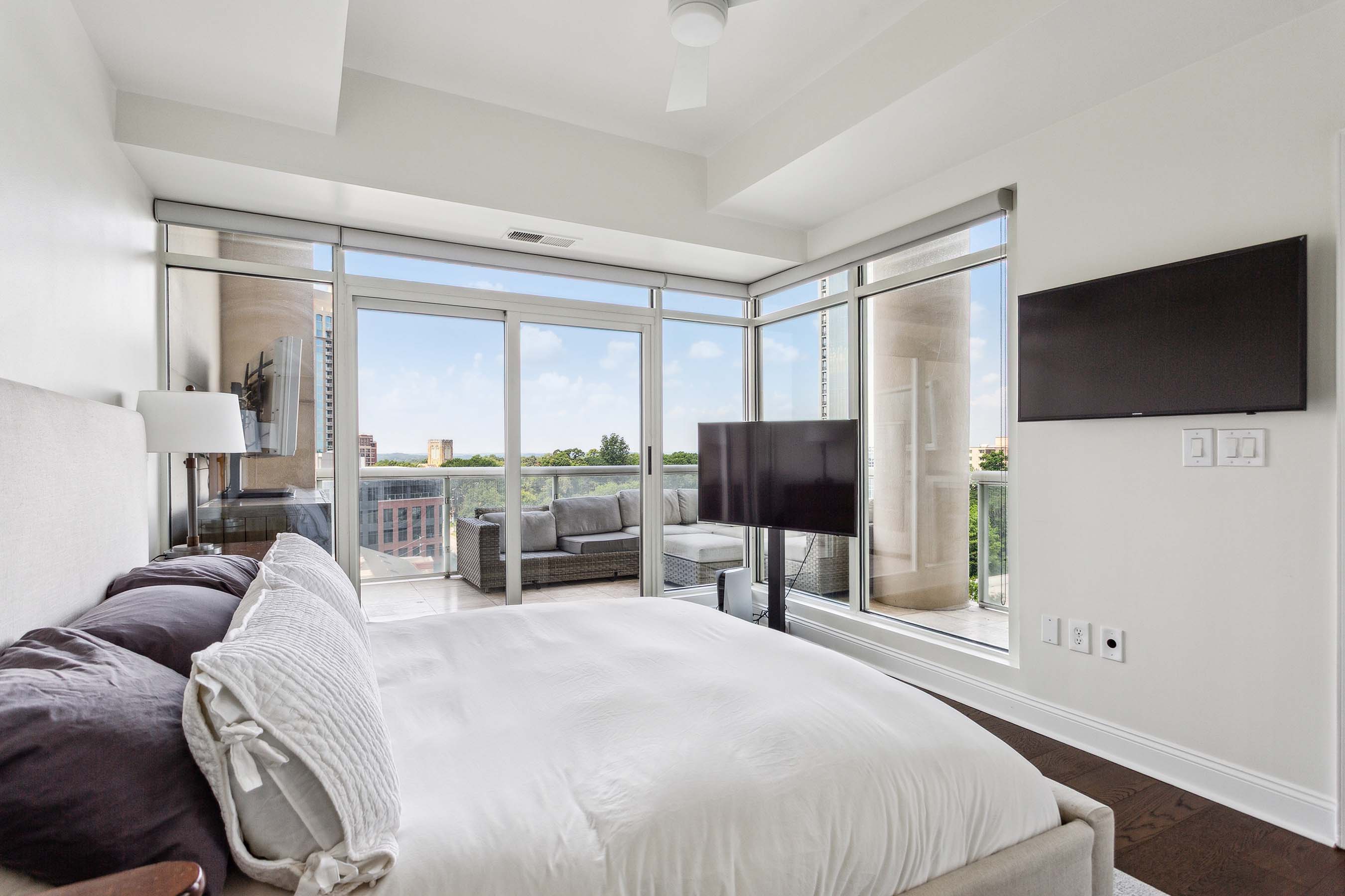  Unparalleled Views from this Renovated Corner Unit in the Heart of Buckhead - 物件實景