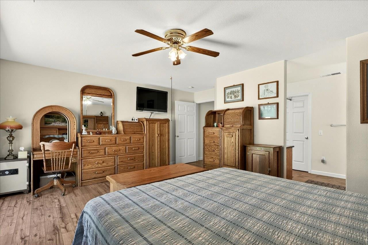 Oakhurst, California, 93644, United States, 4 Bedrooms Bedrooms, ,2 BathroomsBathrooms,Residential,For Sale,1922823