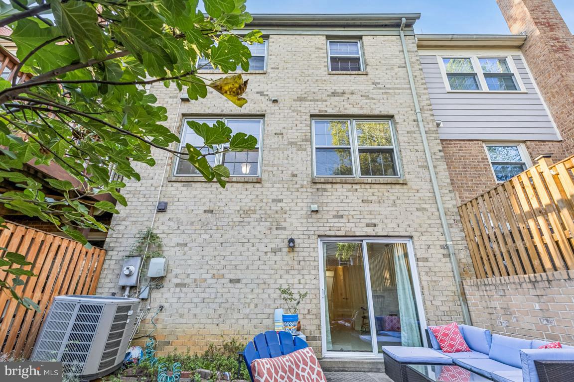 Fairfax, Virginia, 22032, United States, 3 Bedrooms Bedrooms, ,4 BathroomsBathrooms,Residential,For Sale,1980296