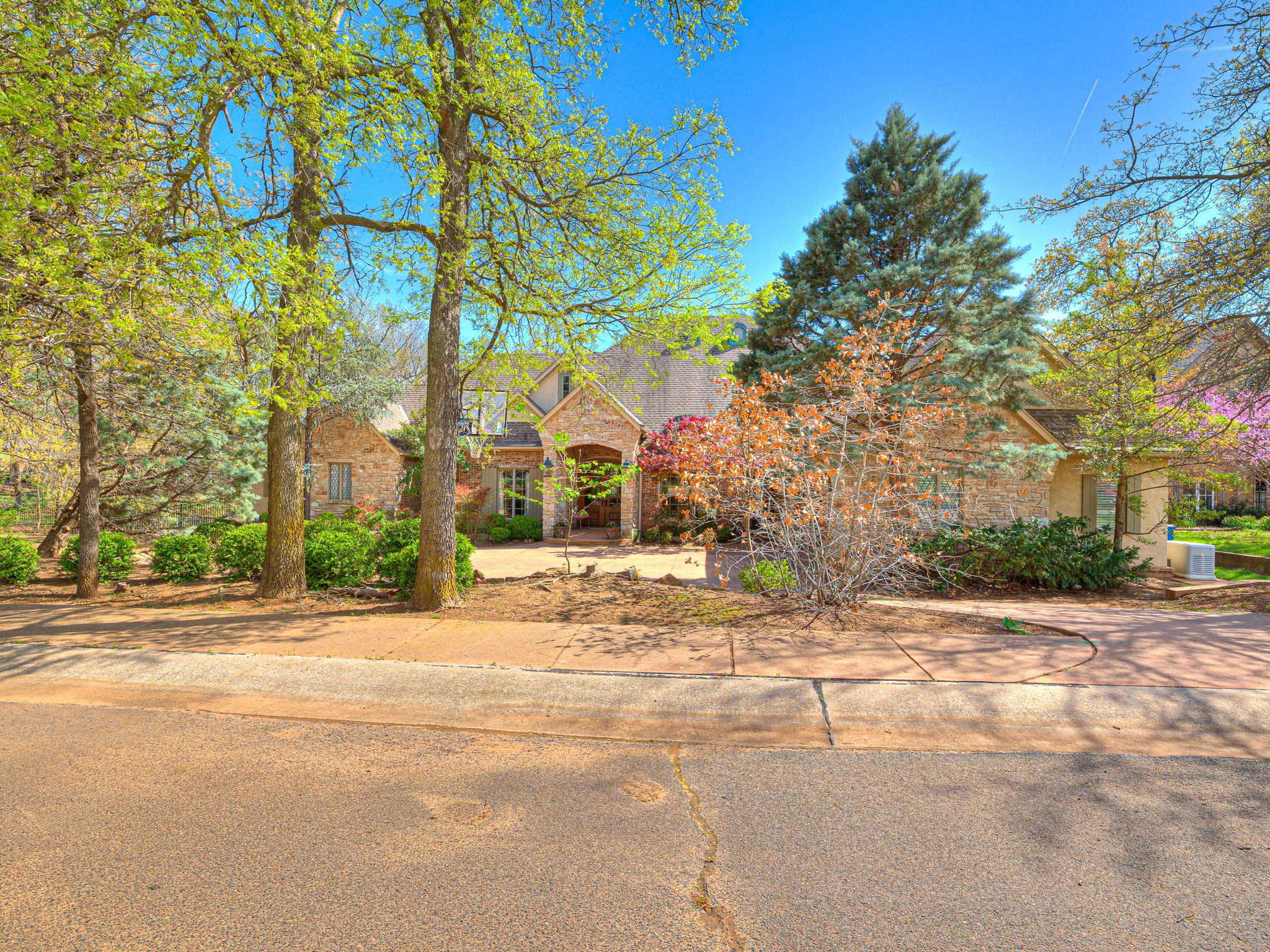 Edmond, Oklahoma, 73003, United States, 3 Bedrooms Bedrooms, ,3 BathroomsBathrooms,Residential,For Sale,1907652