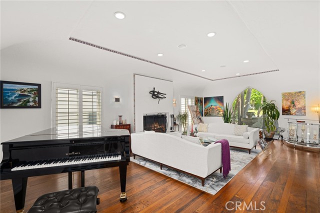 Los Angeles, California, 90064, United States, 6 Bedrooms Bedrooms, ,3 BathroomsBathrooms,Residential,For Sale,1878495