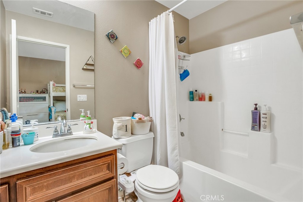 Lakewood, California, 90715, United States, 3 Bedrooms Bedrooms, ,4 BathroomsBathrooms,Residential,For Sale,1860565