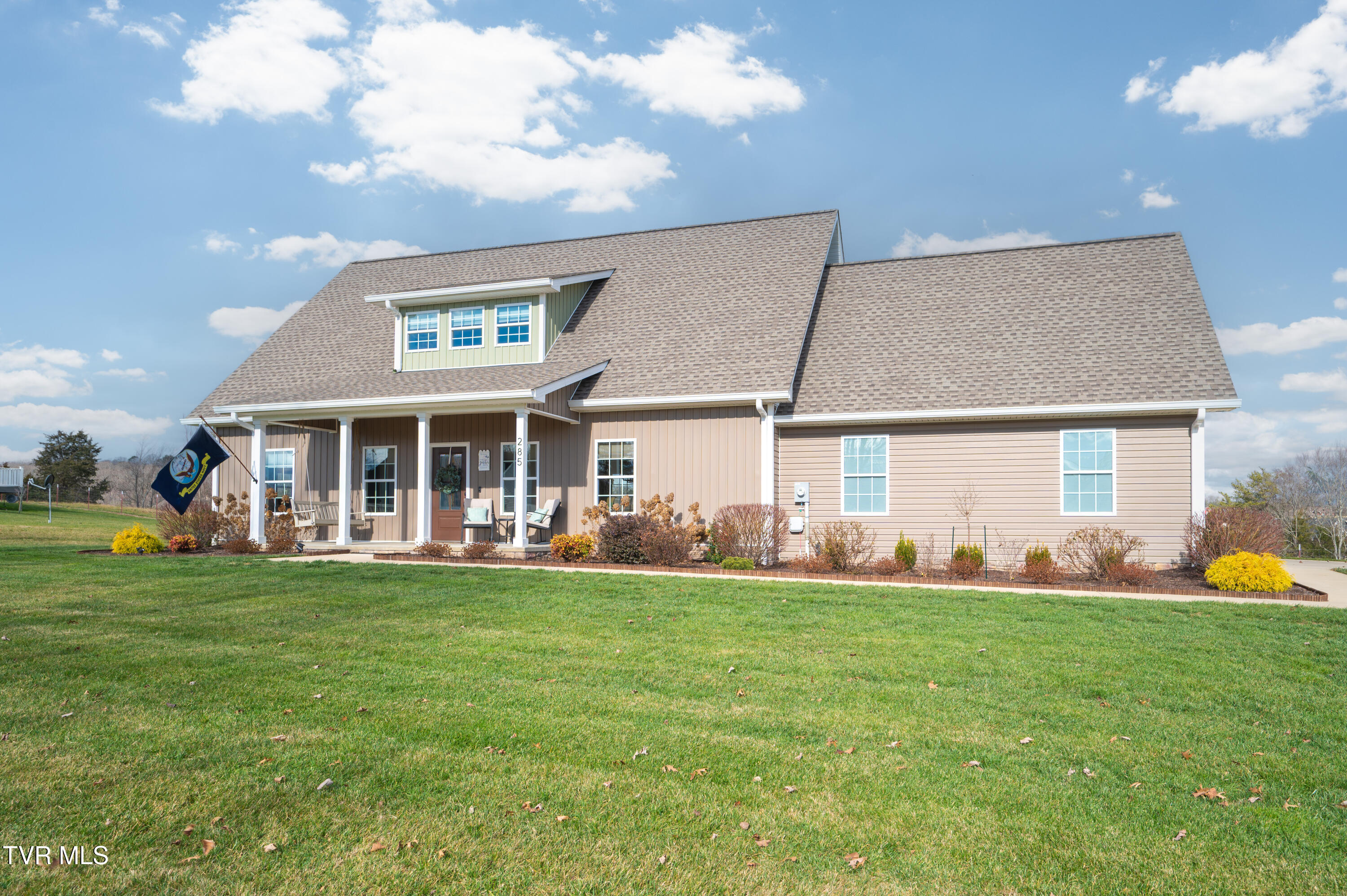 Greeneville, Tennessee, 37745, United States, 4 Bedrooms Bedrooms, ,3 BathroomsBathrooms,Residential,For Sale,2005652