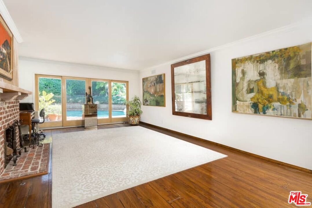 Los Angeles, California, 90049, United States, 3 Bedrooms Bedrooms, ,2 BathroomsBathrooms,Residential,For Sale,1913369
