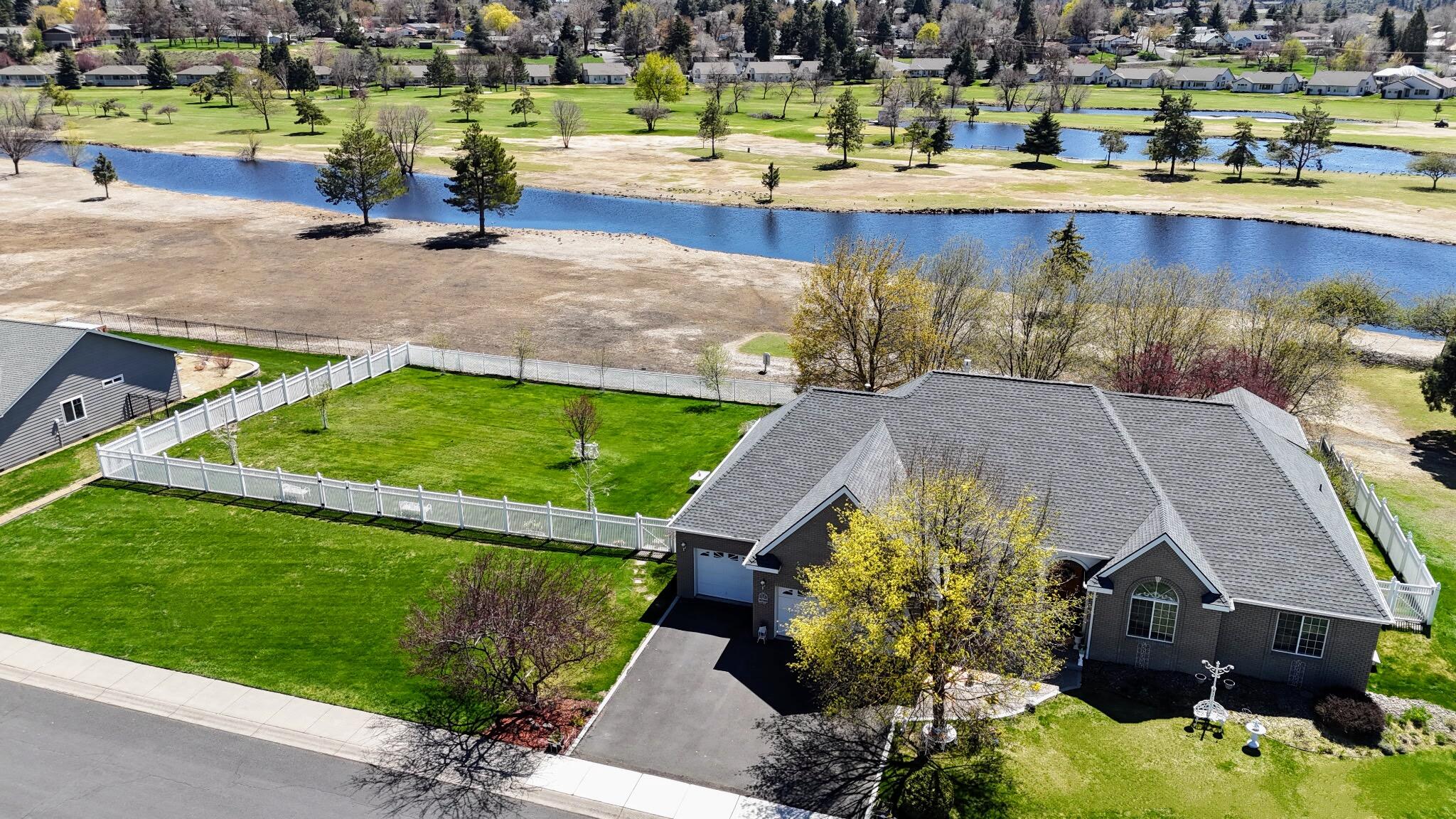 Klamath Falls, Oregon, 97601, United States, 3 Bedrooms Bedrooms, ,3 BathroomsBathrooms,Residential,For Sale,1779342