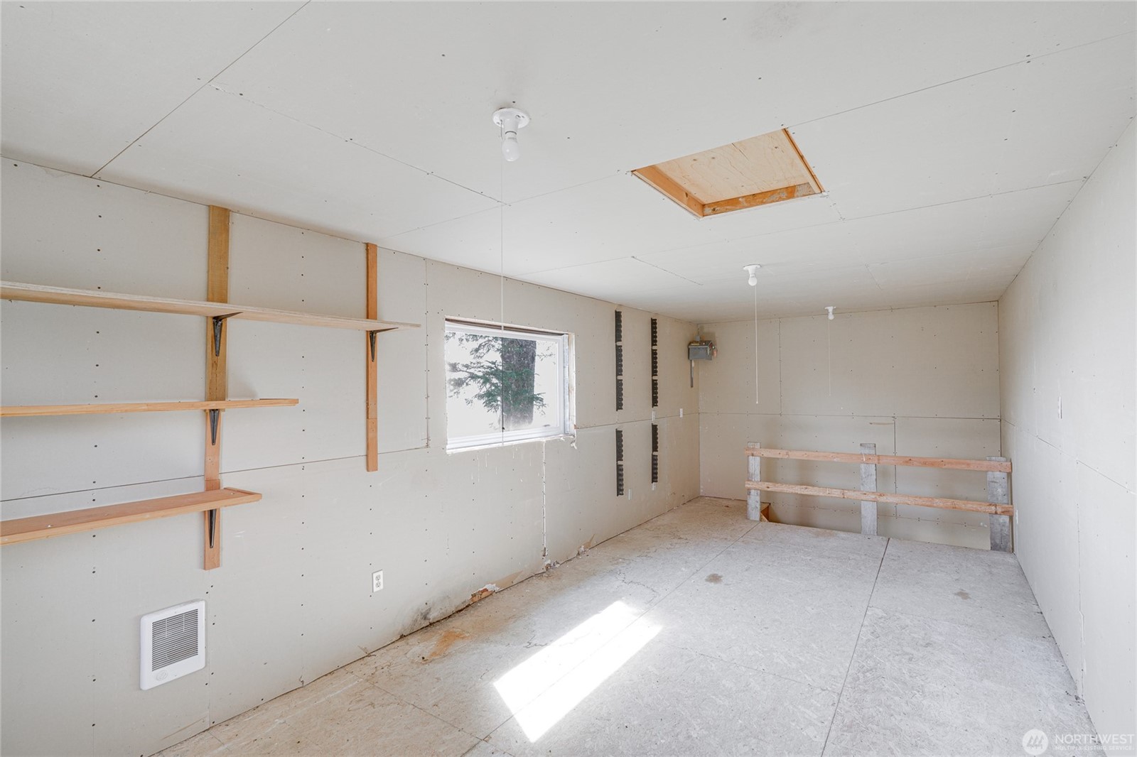 Chinook, Washington, 98614, United States, 2 Bedrooms Bedrooms, ,1 BathroomBathrooms,Residential,For Sale,1822391