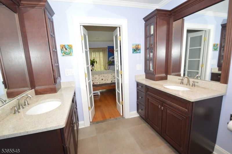 Teaneck, New Jersey, 07666, United States, 2 Bedrooms Bedrooms, ,3 BathroomsBathrooms,Residential,For Sale,1870844