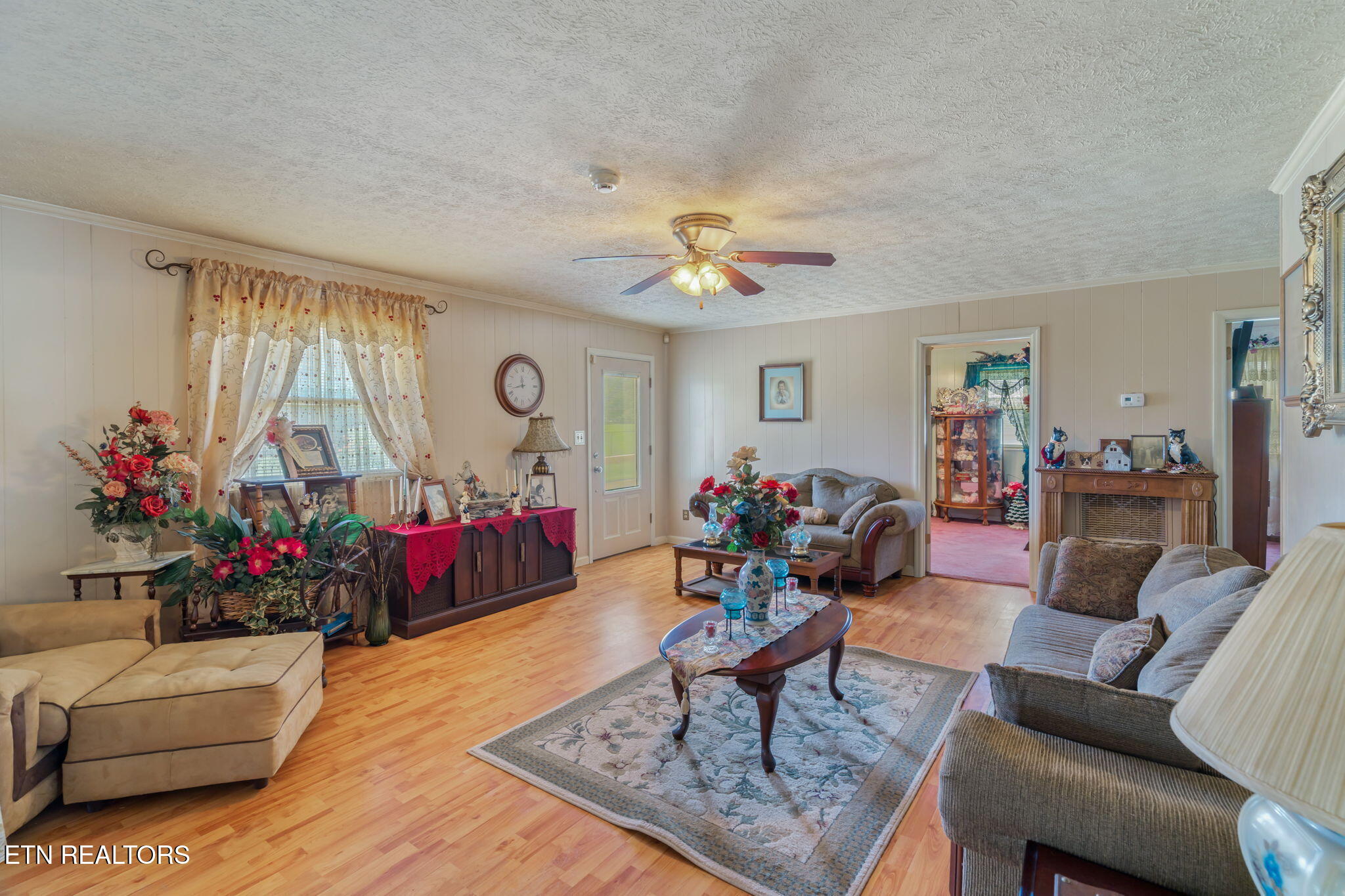 Kingston, Tennessee, 37763, United States, 3 Bedrooms Bedrooms, ,2 BathroomsBathrooms,Residential,For Sale,1891153