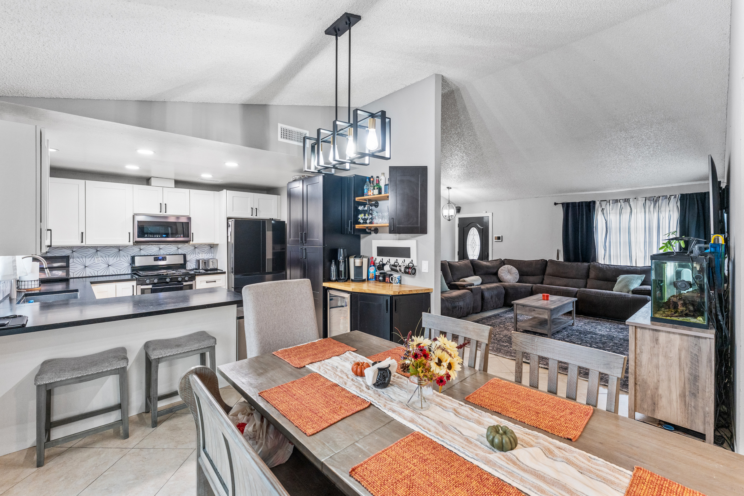 Rialto, California, 92376, United States, 4 Bedrooms Bedrooms, ,2 BathroomsBathrooms,Residential,For Sale,1994272