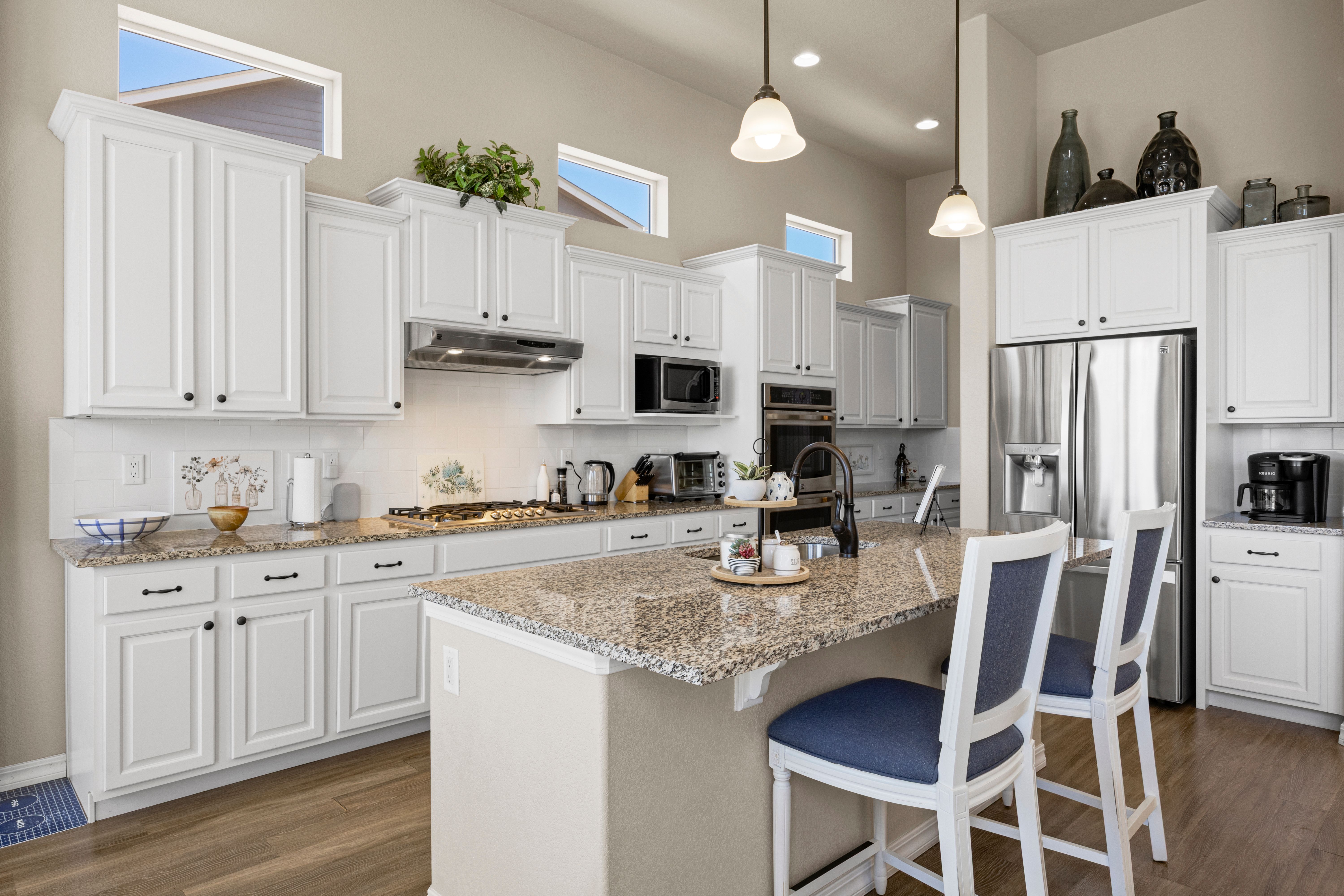  Open, Spacious, Upgraded, Walkout Rancher is Meticulous and with Views - 物件實景