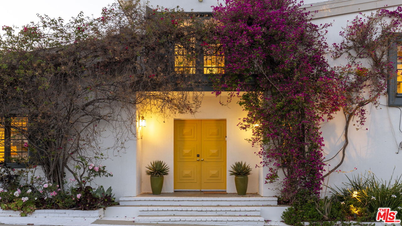 Los Angeles, California, 90068, United States, 3 Bedrooms Bedrooms, ,4 BathroomsBathrooms,Residential,For Sale,1839885