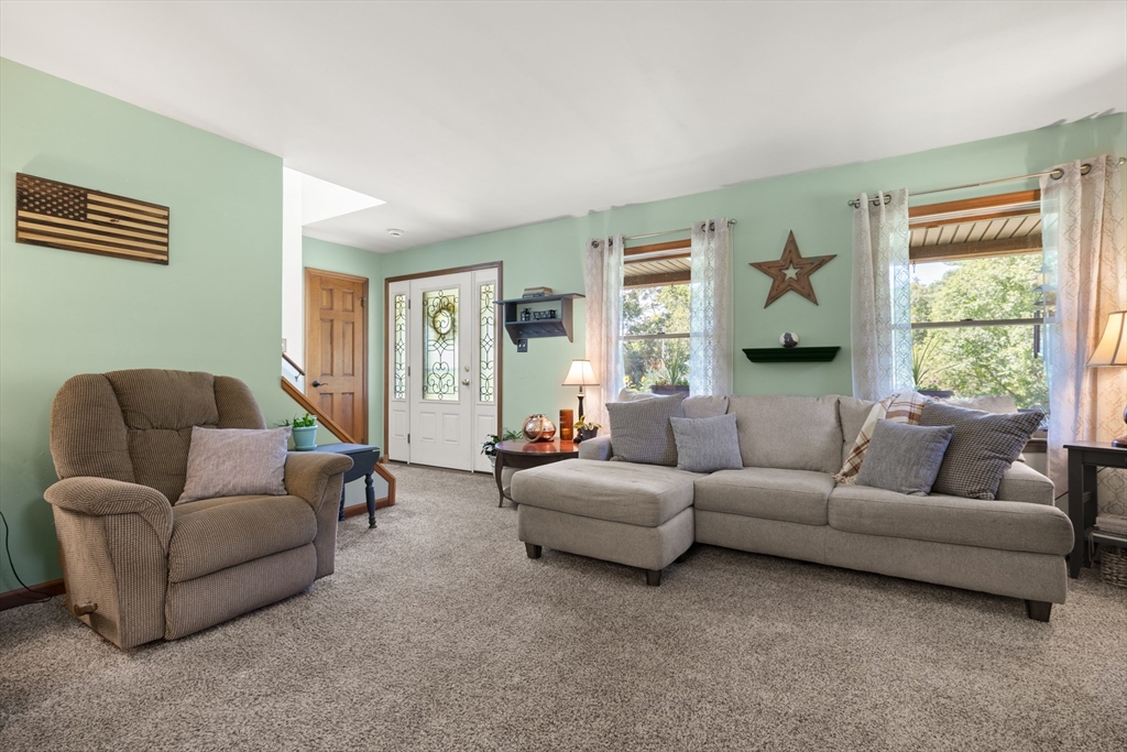 Middleboro, Massachusetts, 02346, United States, 4 Bedrooms Bedrooms, ,2 BathroomsBathrooms,Residential,For Sale,1938573
