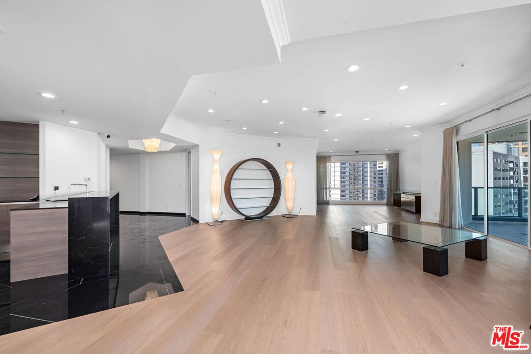 Los Angeles, California, 90024, United States, 3 Bedrooms Bedrooms, ,3 BathroomsBathrooms,Residential,For Sale,1949652