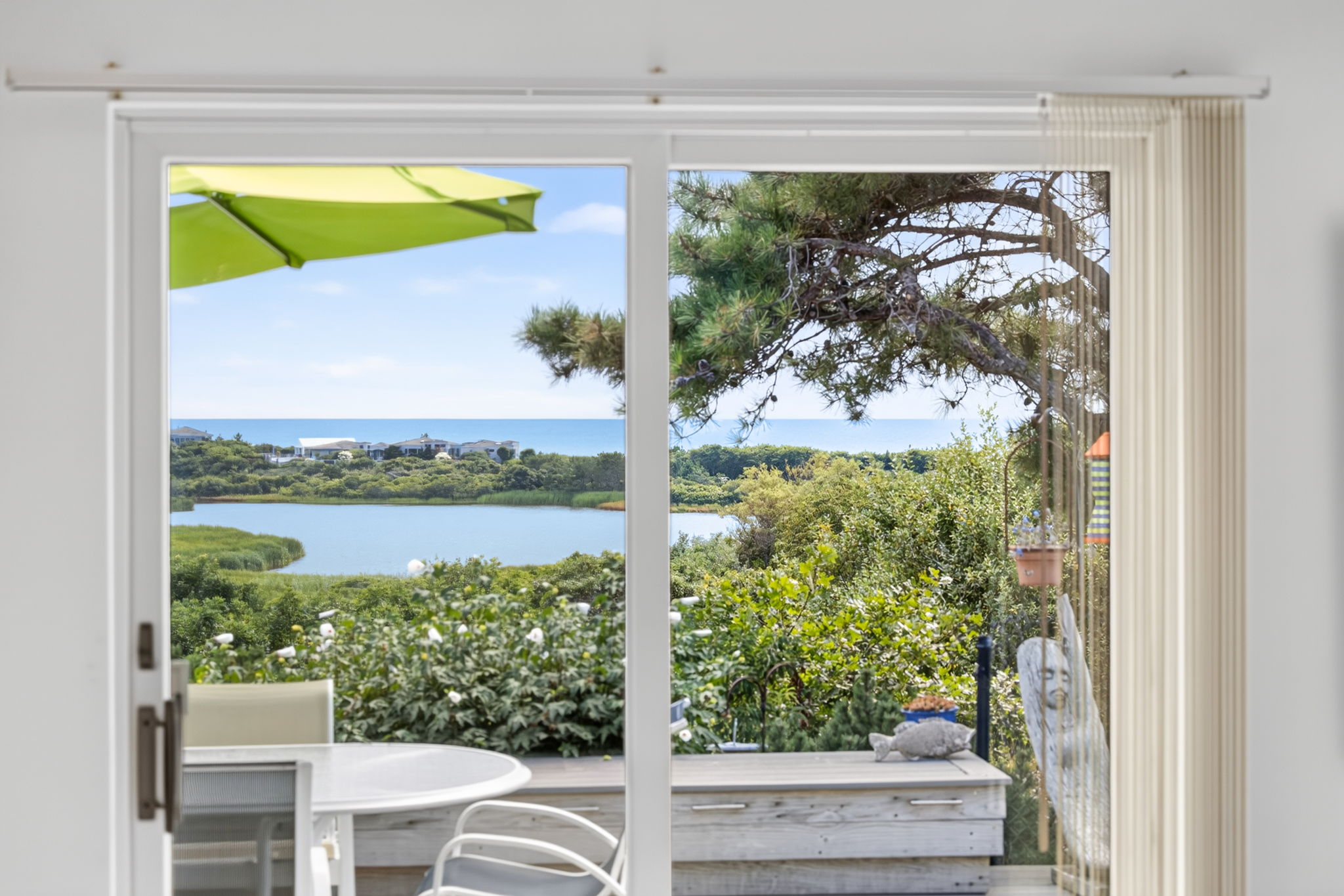  Five-Bedroom Contemporary with Bay Views, Pool & Private Beach Access - 物件實景