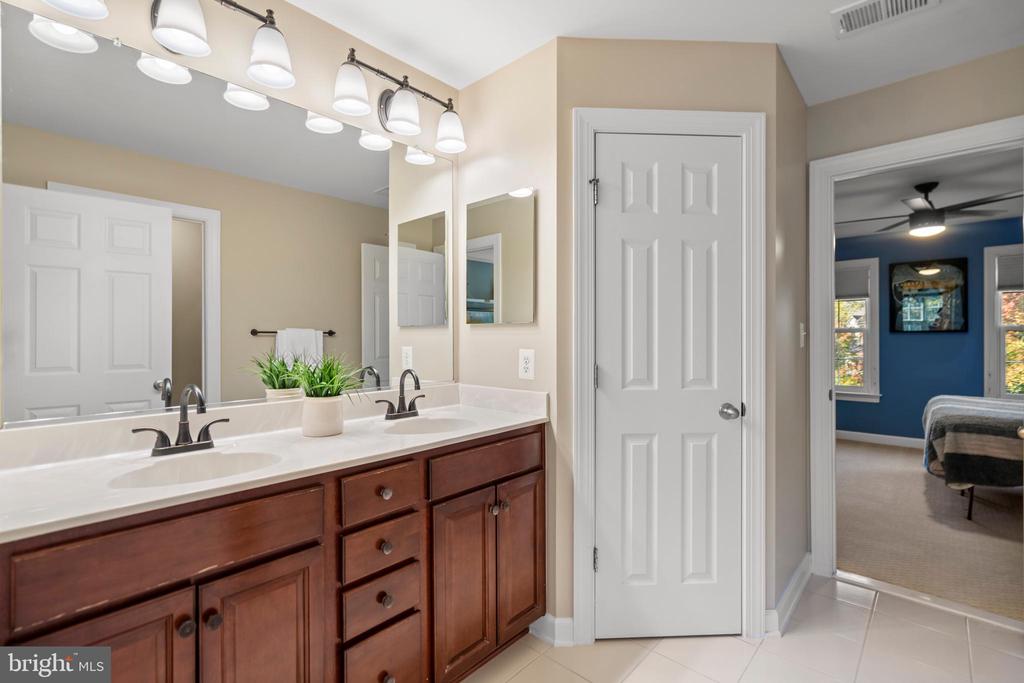 Broadlands, Virginia, 20148, United States, 5 Bedrooms Bedrooms, ,5 BathroomsBathrooms,Residential,For Sale,1977540