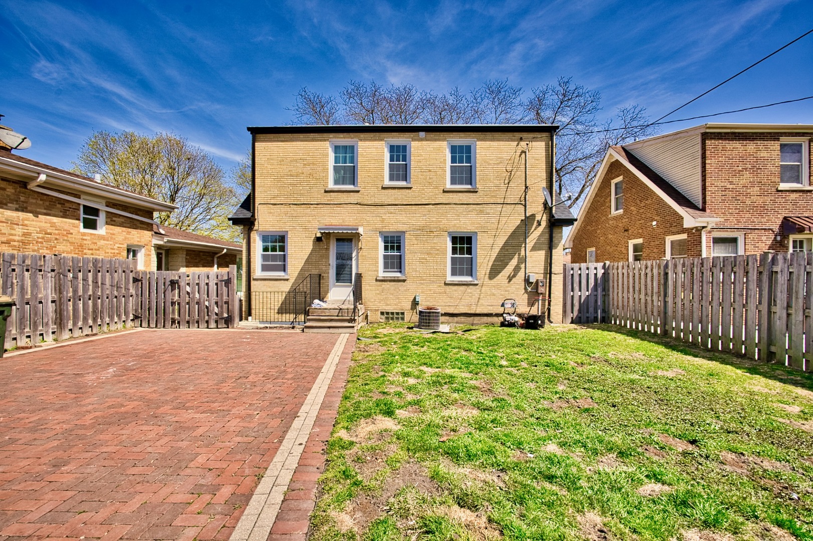 Lincolnwood, Illinois, 60712, United States, 3 Bedrooms Bedrooms, ,2 BathroomsBathrooms,Residential,For Sale,1863685