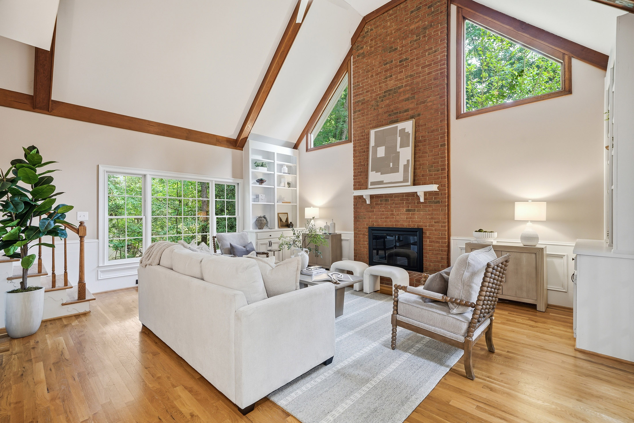  Tucked Into a Cul-de-Sac in Johns Creek’s Sought-After Glastonberry Neighborhood - 物件實景