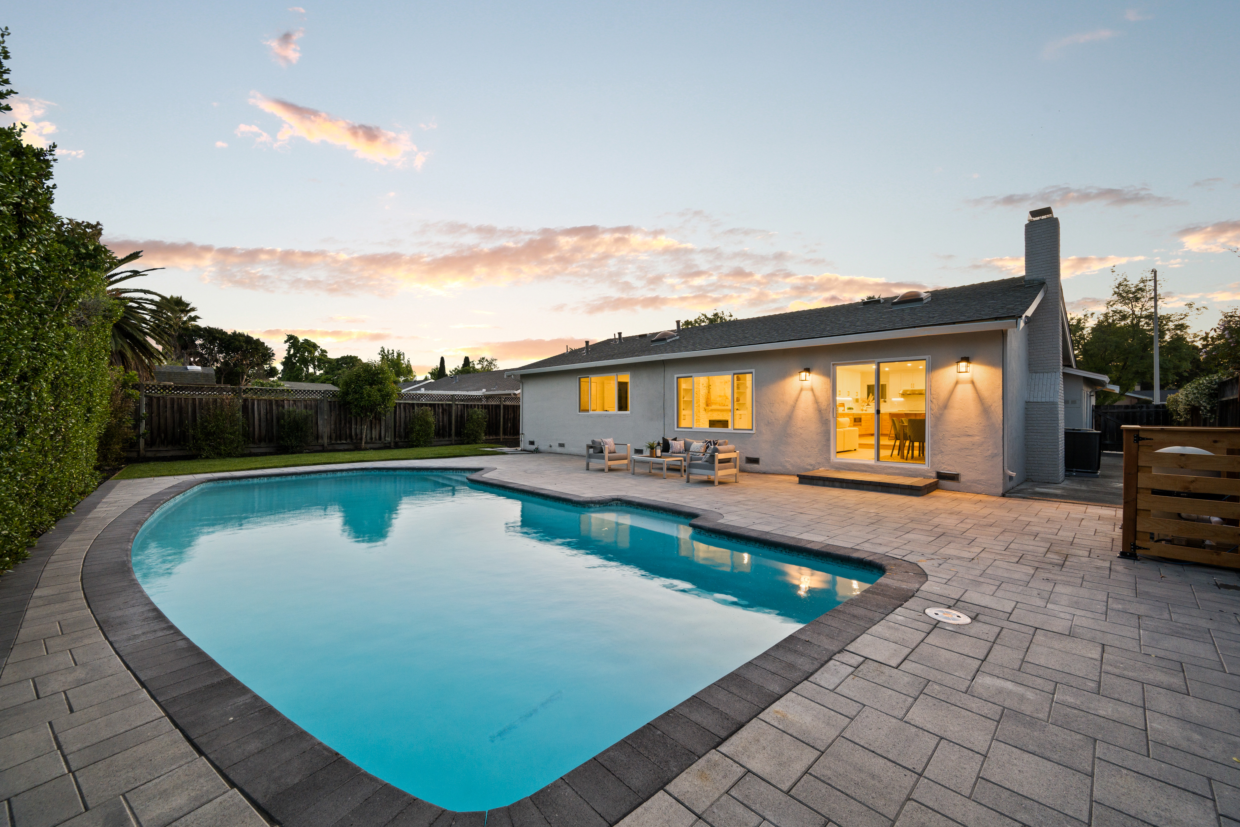  Exceptional Designer Remodel with Resort-Inspired Backyard Retreat - 物件實景