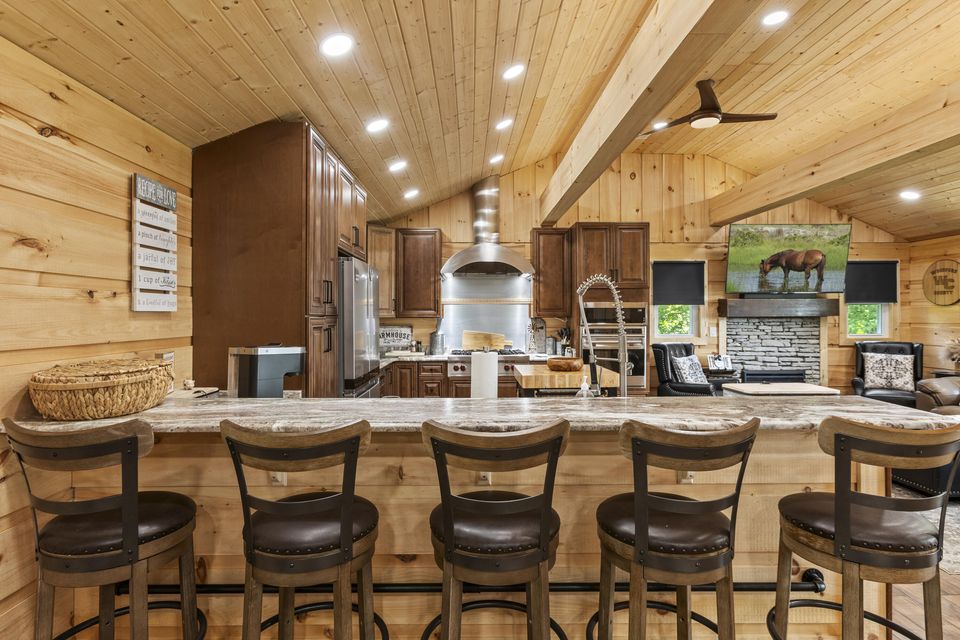 Versailles, Kentucky, 40383, United States, 3 Bedrooms Bedrooms, ,2 BathroomsBathrooms,Residential,For Sale,1976488