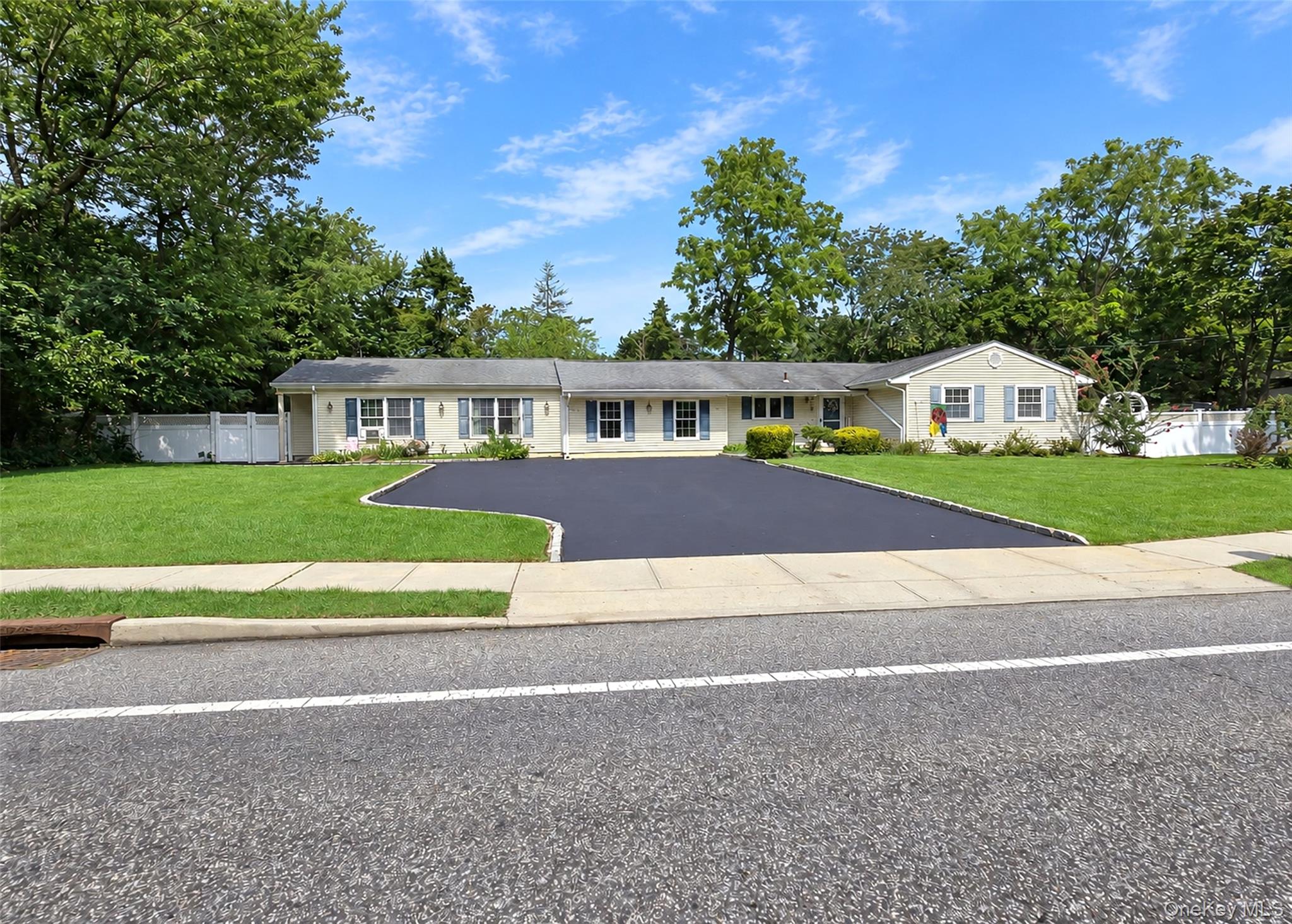 Lisa Ln, Port Jefferson Station, NY 11776