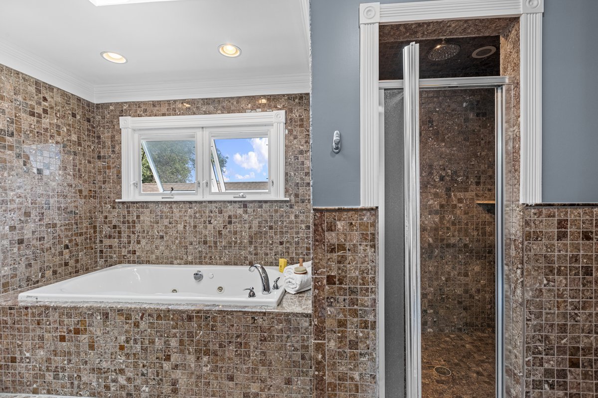 Elmwood Park, Illinois, 60707, United States, 5 Bedrooms Bedrooms, ,3 BathroomsBathrooms,Residential,For Sale,1916945