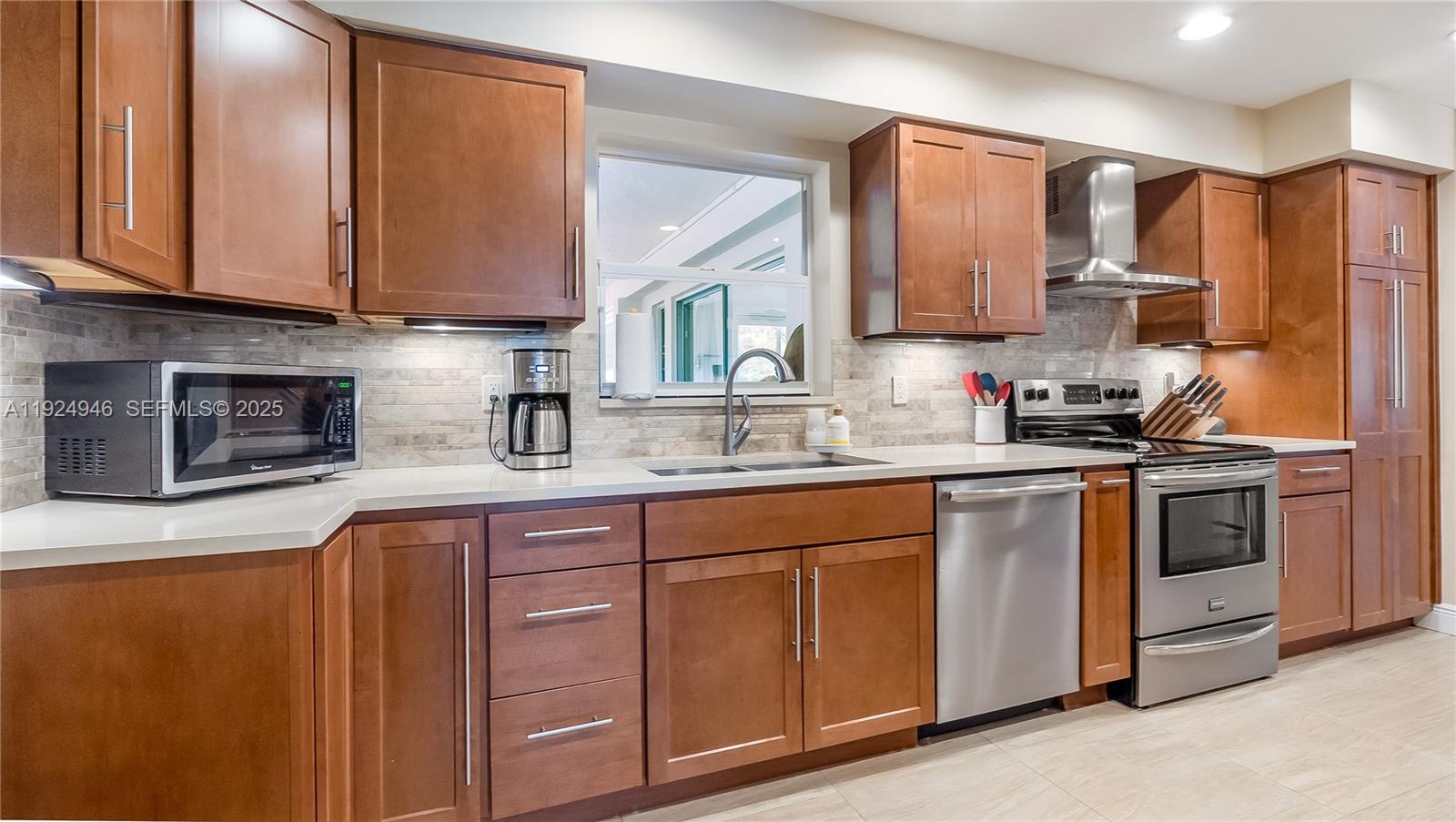 Hollywood, Florida, 33021, United States, 3 Bedrooms Bedrooms, ,2 BathroomsBathrooms,Residential,For Sale,2001683