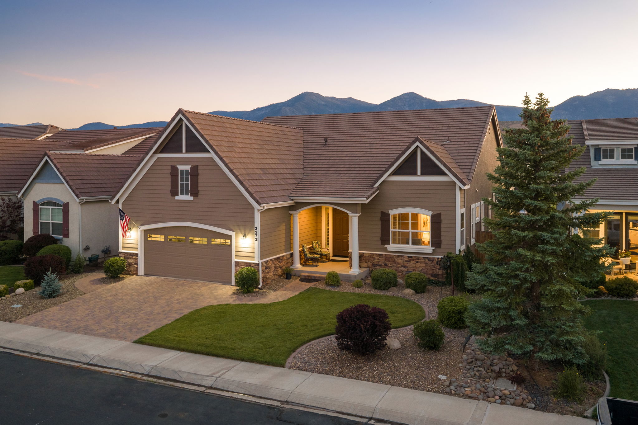  Refined Minden Living with Designer Touches and Captivating Mountain Views - 物件實景
