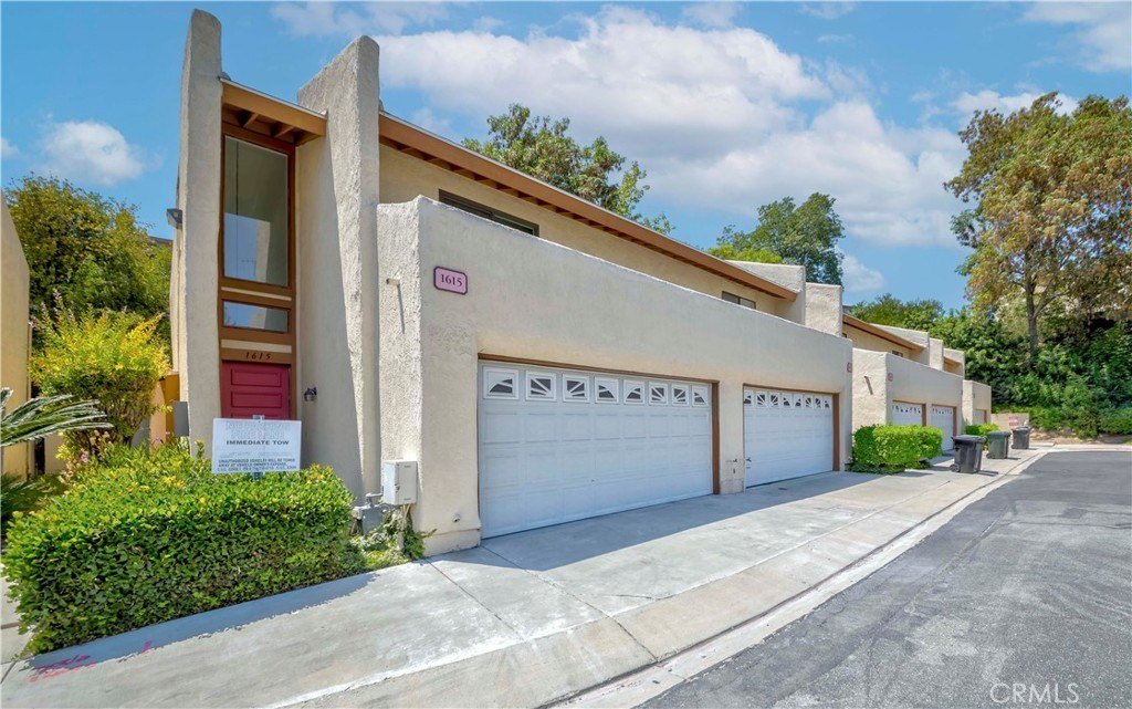Fullerton, California, 92833, United States, 2 Bedrooms Bedrooms, ,3 BathroomsBathrooms,Residential,For Sale,1890982