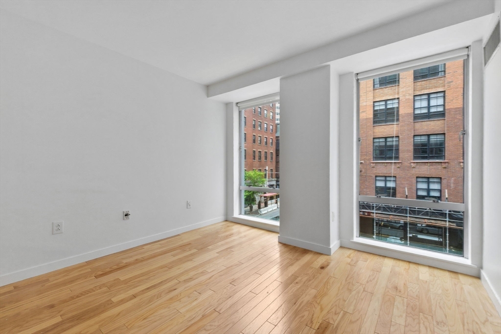 Boston, Massachusetts, 02110, United States, 2 Bedrooms Bedrooms, ,2 BathroomsBathrooms,Residential,For Sale,2048727