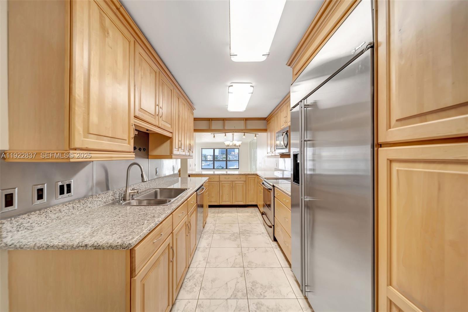 Hallandale Beach, Florida, 33009, United States, 2 Bedrooms Bedrooms, ,2 BathroomsBathrooms,Residential,For Sale,2001763