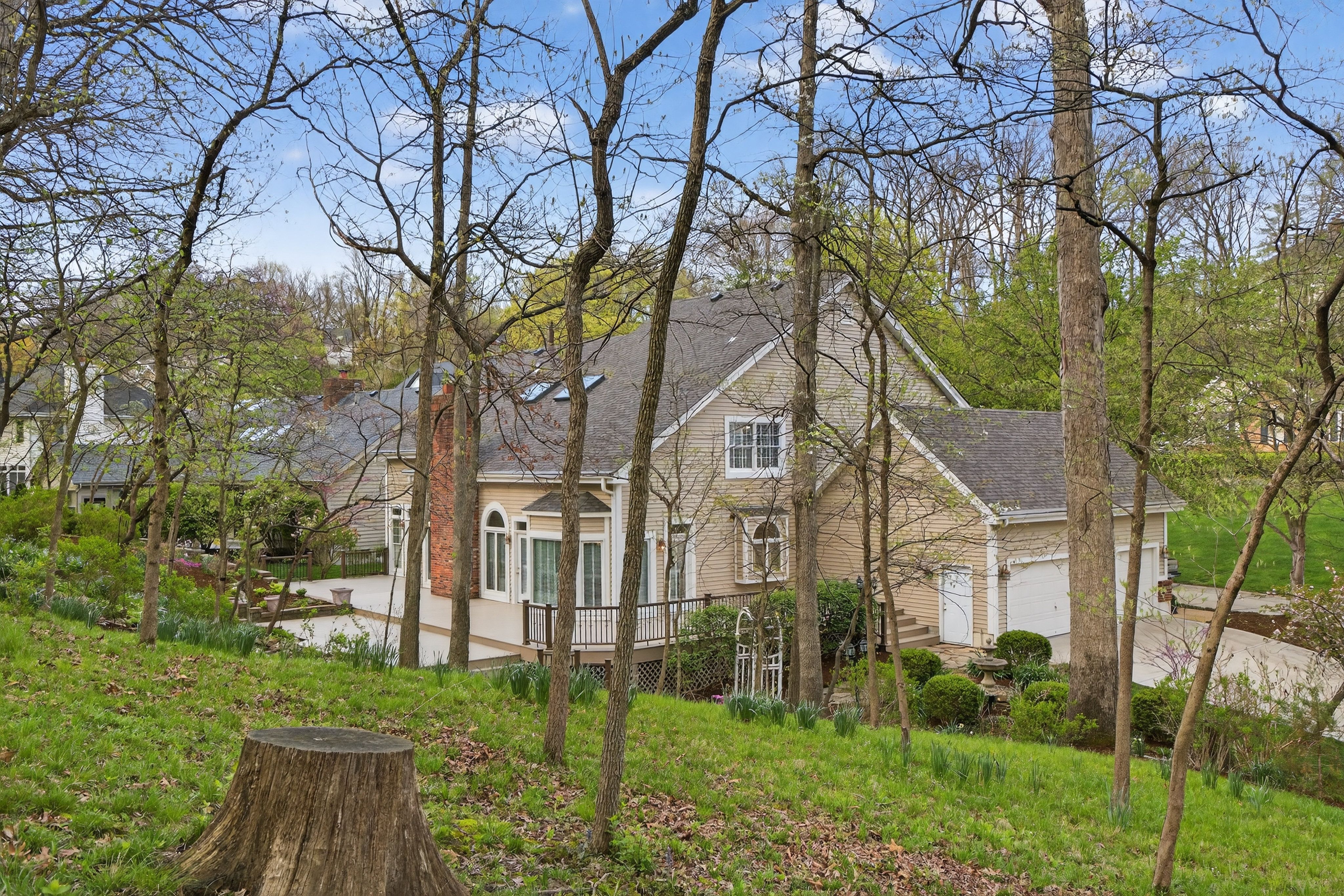  Tucked within the serene, tree-lined enclave of The Forest Subdivision - 物件實景