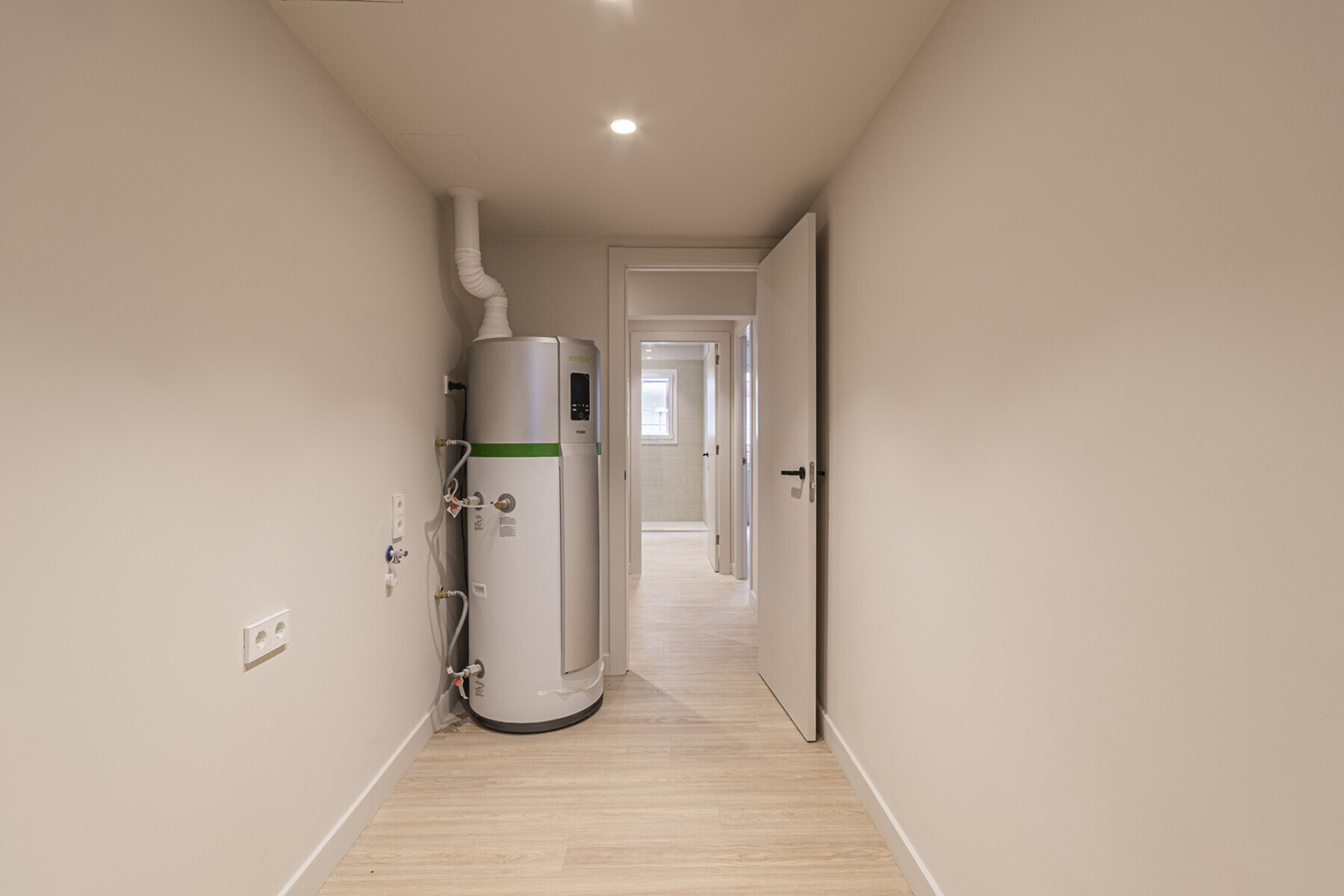  Fantastic renovated apartment with large garden at the living room level - 物件實景