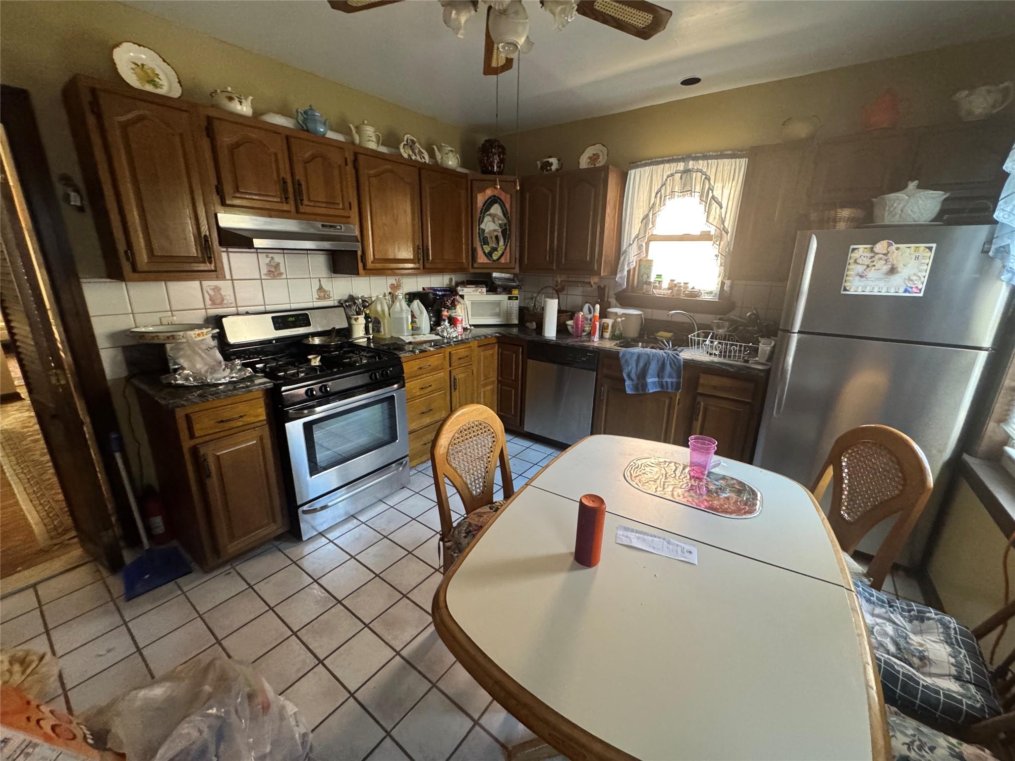 Maspeth, New York, 11378, United States, ,3 BathroomsBathrooms,Residential,For Sale,1828456