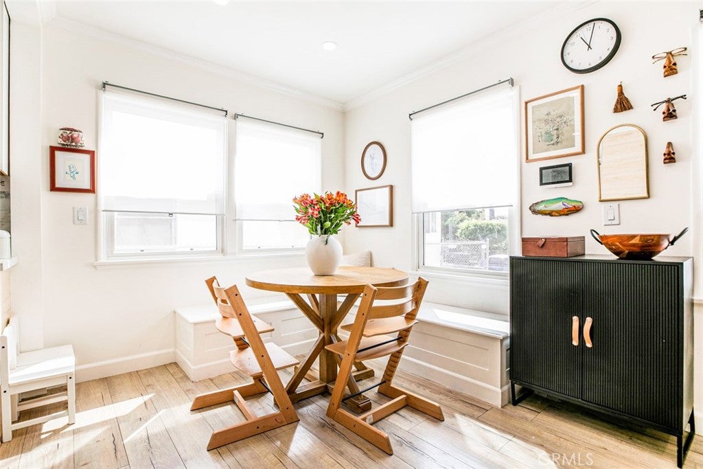Van Nuys, California, 91402, United States, 3 Bedrooms Bedrooms, ,1 BathroomBathrooms,Residential,For Sale,1949812