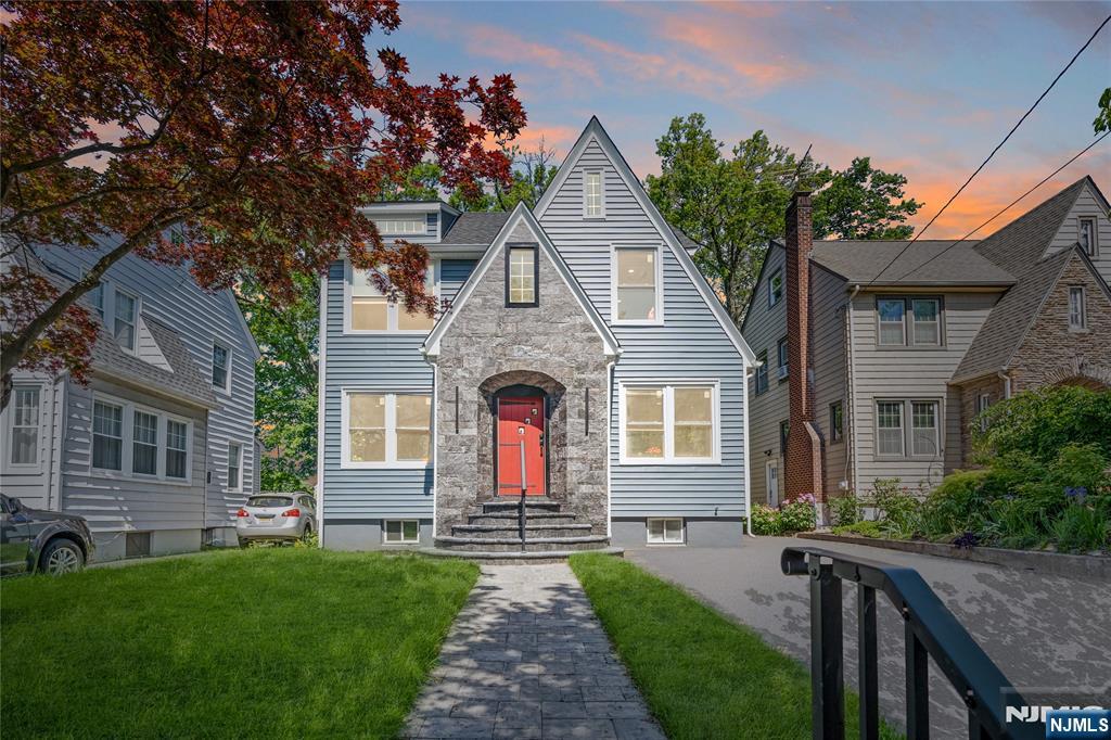 Rutherford, New Jersey, 07070, United States, 3 Bedrooms Bedrooms, ,4 BathroomsBathrooms,Residential,For Sale,1826504
