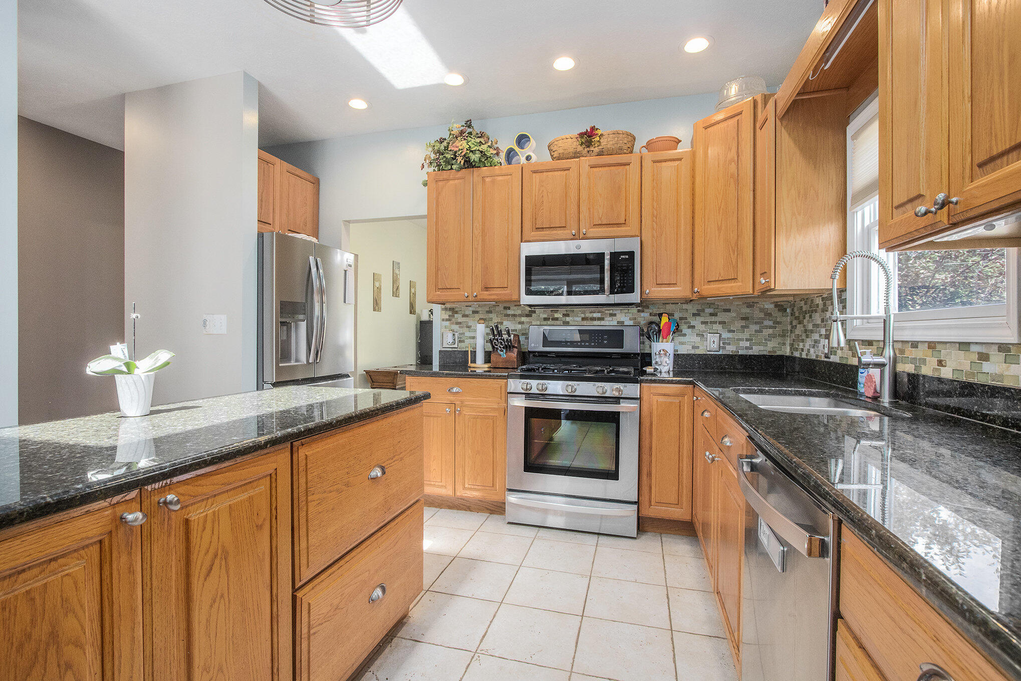 Edwardsburg, Michigan, 49112, United States, 6 Bedrooms Bedrooms, ,4 BathroomsBathrooms,Residential,For Sale,1940260