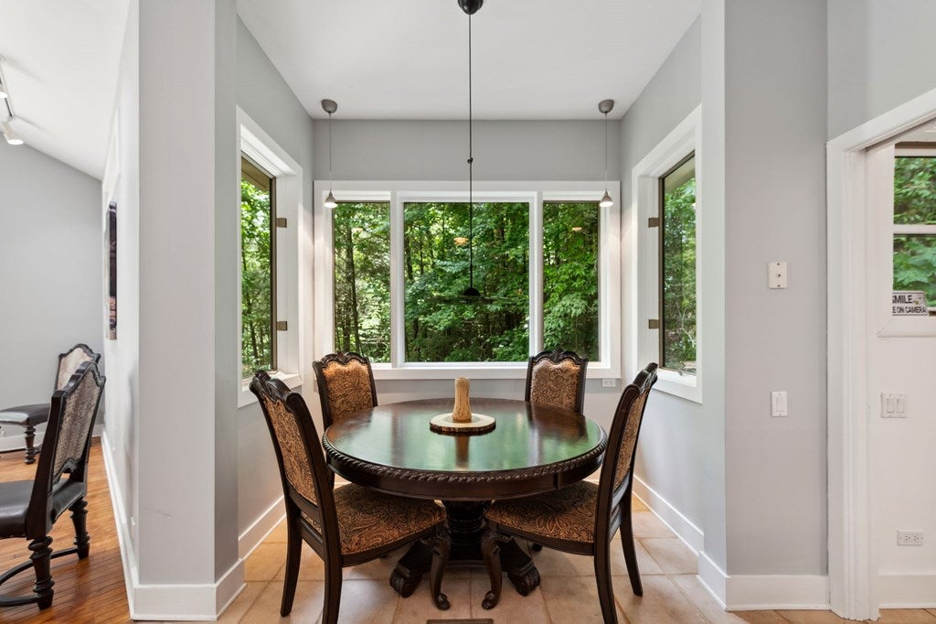 Ellijay, Georgia, 30540, United States, 5 Bedrooms Bedrooms, ,5 BathroomsBathrooms,Residential,For Sale,1868155