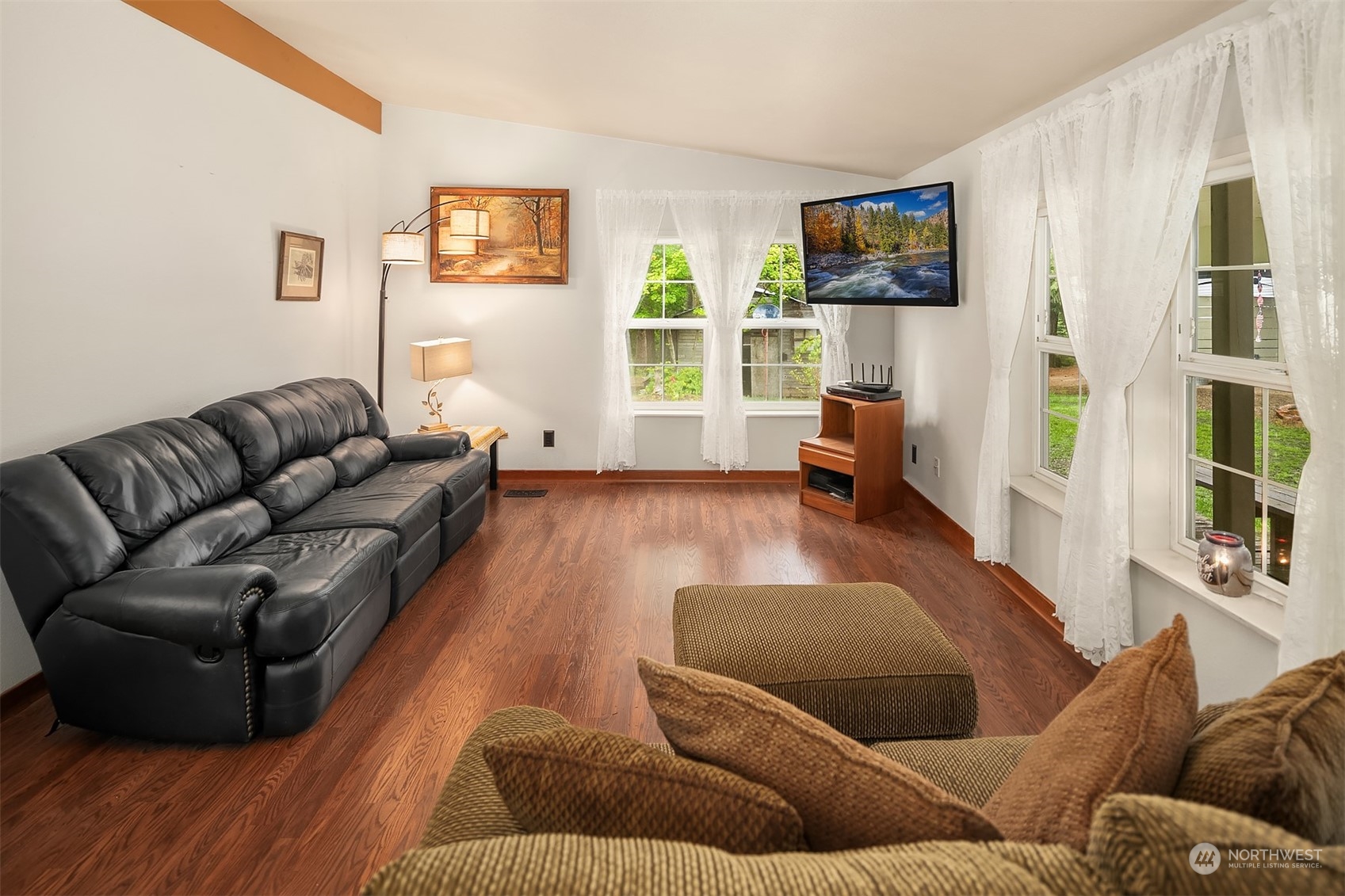 Easton, Washington, 98925, United States, 3 Bedrooms Bedrooms, ,3 BathroomsBathrooms,Residential,For Sale,1912346