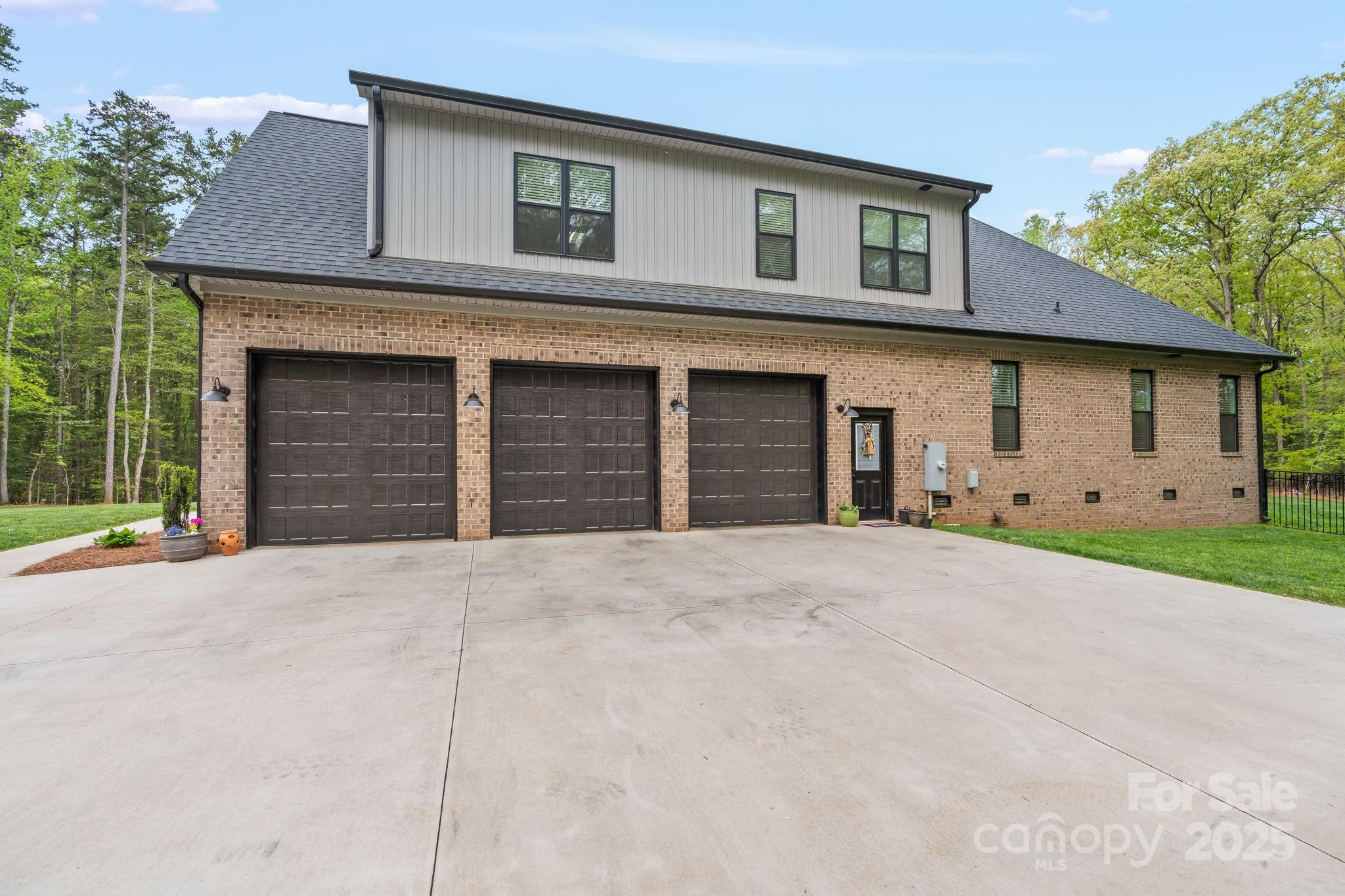 Lexington, North Carolina, 27292, United States, 4 Bedrooms Bedrooms, ,3 BathroomsBathrooms,Residential,For Sale,1847027