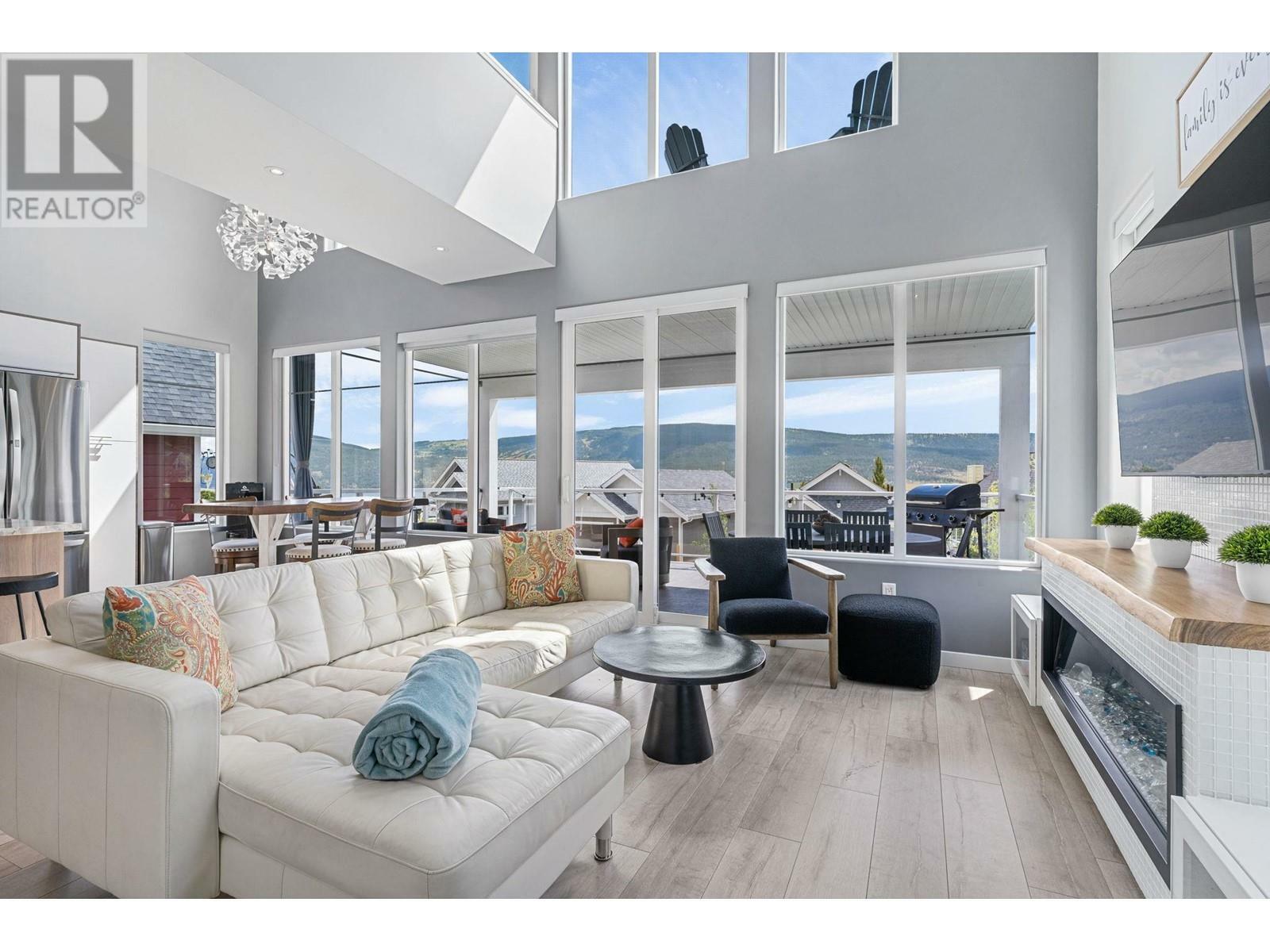 KELOWNA, British Columbia, V1Z 3R8, CA, 3 Bedrooms Bedrooms, ,2 BathroomsBathrooms,Residential,For Sale,1836675