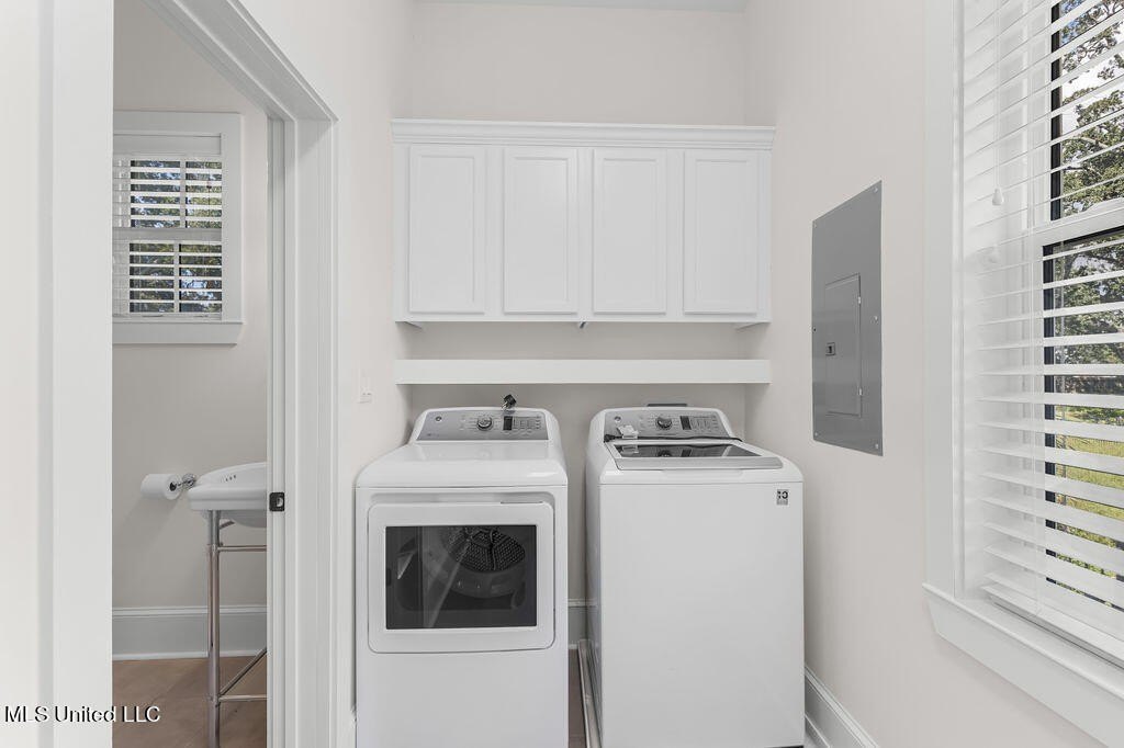 Gulfport, Mississippi, 39501, United States, 4 Bedrooms Bedrooms, ,3 BathroomsBathrooms,Residential,For Sale,1974056