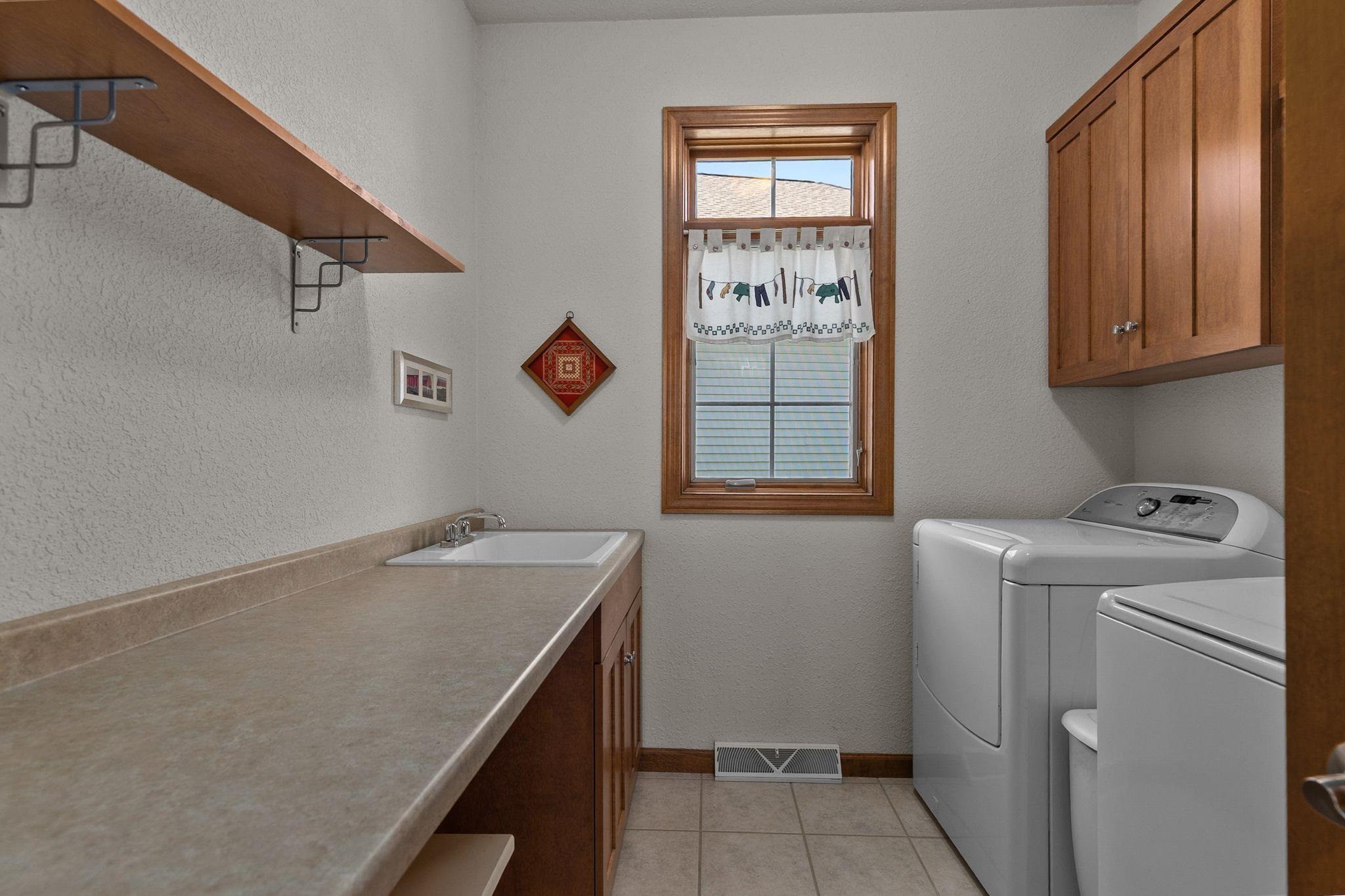 Appleton, Wisconsin, 54913, United States, 3 Bedrooms Bedrooms, ,3 BathroomsBathrooms,Residential,For Sale,1937217